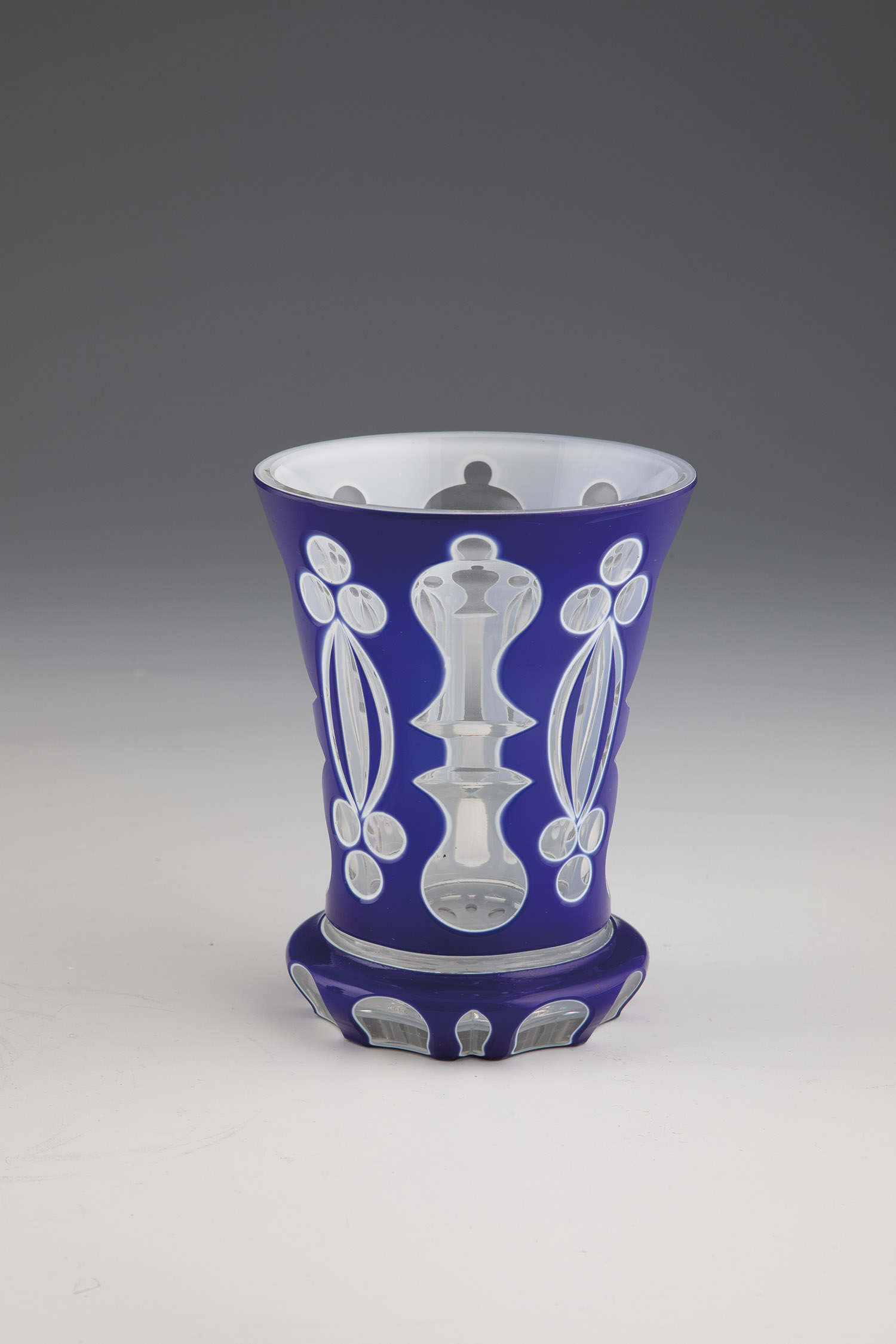 Ranft beaker with double overlay Design Franz Pohl (attributed), Josephinenhuette around 1848 - Image 2 of 2