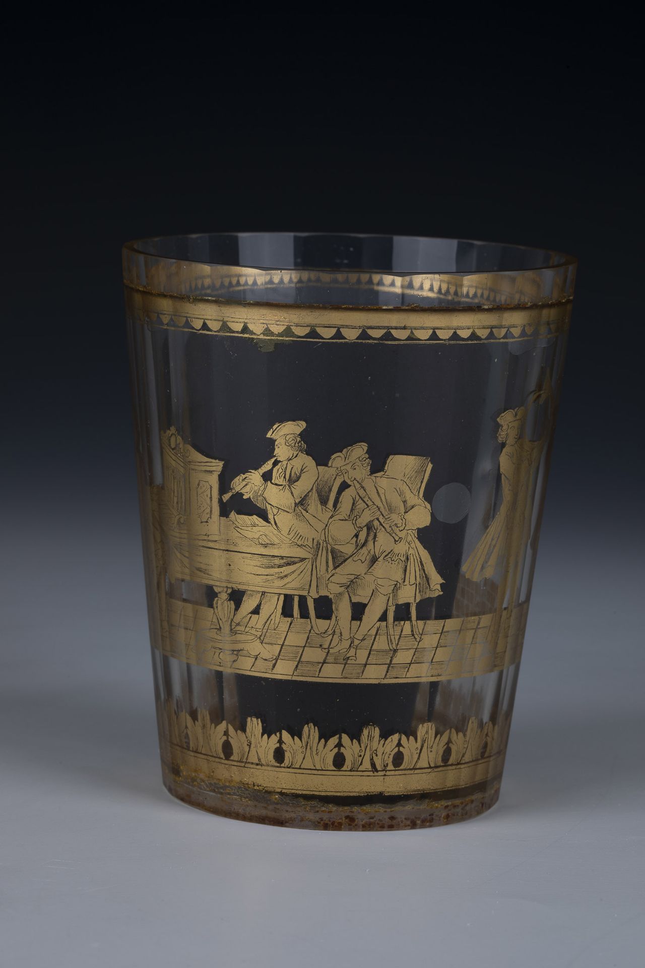 Intermediate gold goblet with musicians of Bohemia, 2nd quarter of the 18th century Colourless glass - Image 2 of 5