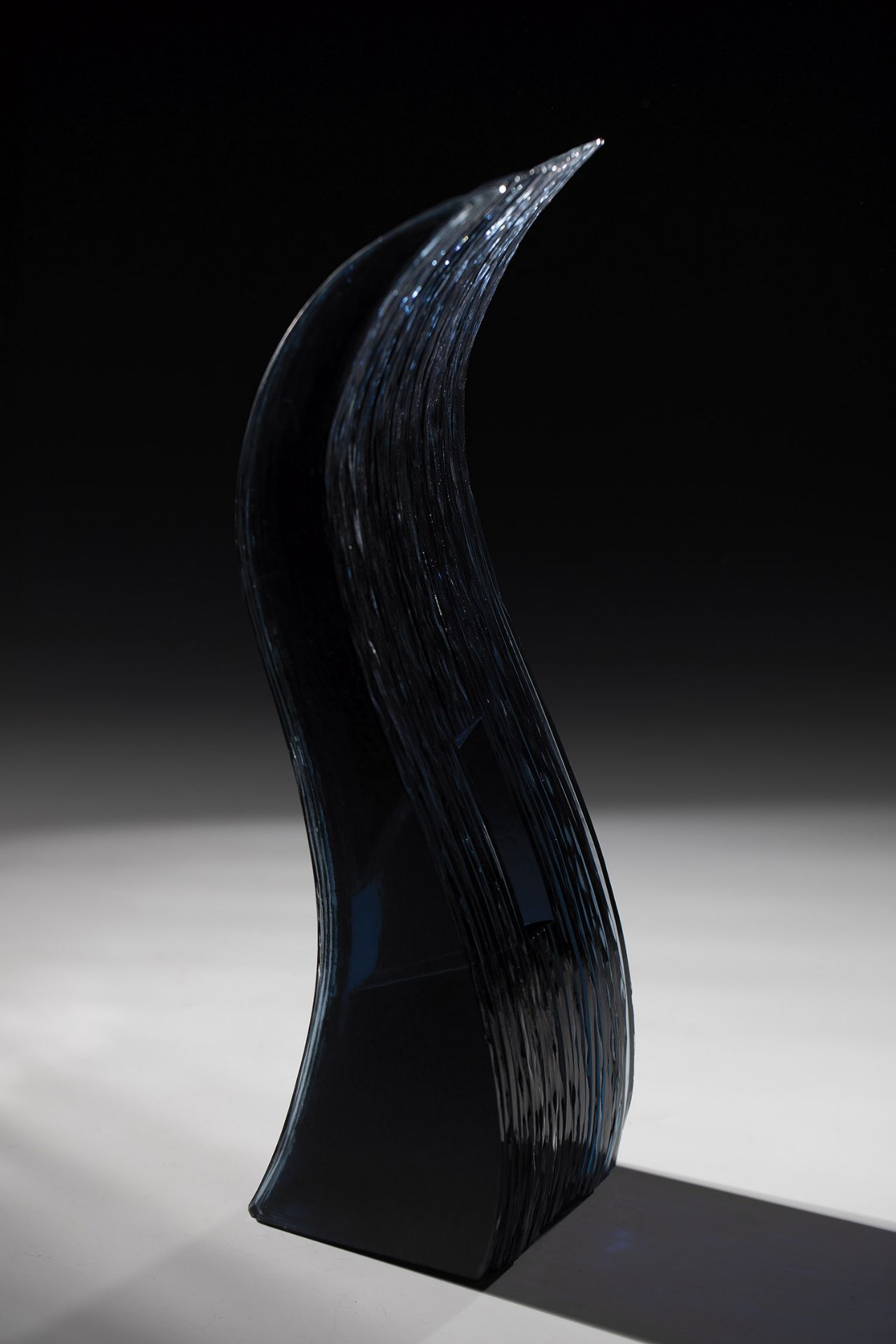Object Alexander Wallner, Atelier Maennerhaut, Zwiesel, 2002 Dark blue glass, melted in shape. - Image 3 of 3