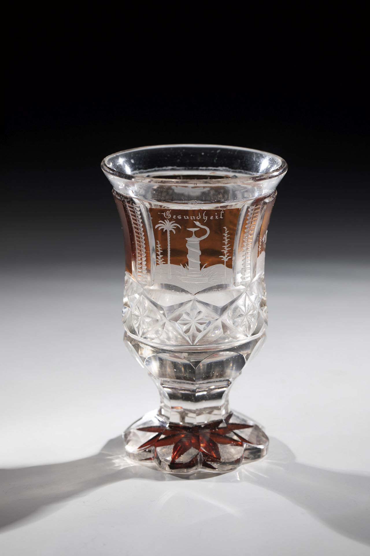 Foot cup with allegorical depictions of North Bohemia, ca. 1860 Colourless glass, partly stained - Image 3 of 3