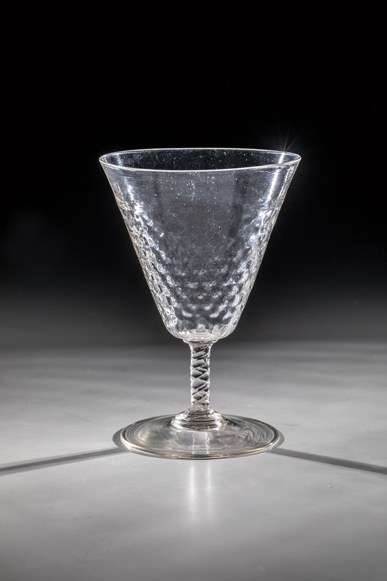 Goblet France, 17th/18th century Colourless, thin-walled glass. Disc foot with tear-off. Twisted