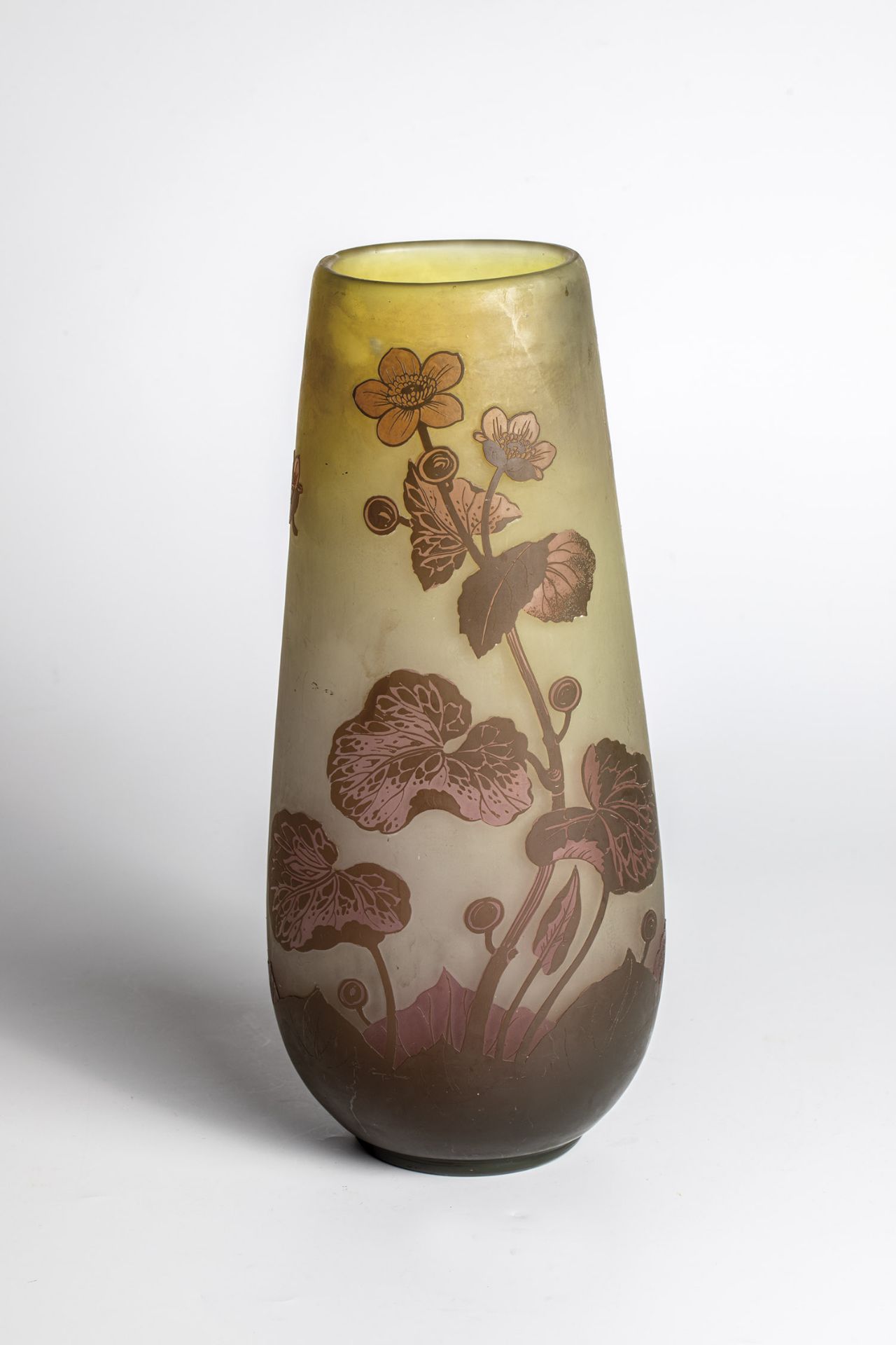 Große Vase mit Sumpfdotterblume