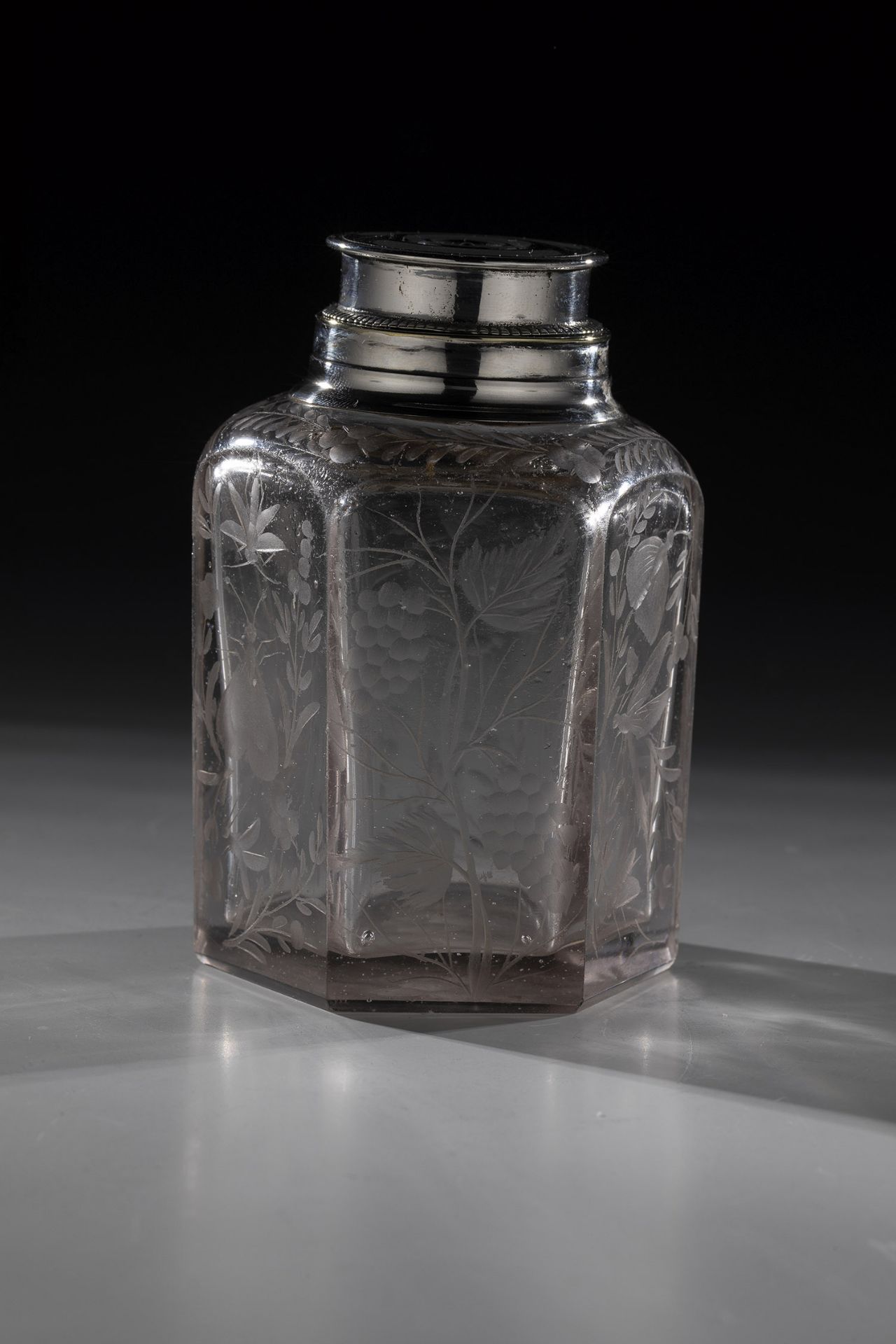 Sechskantflasche mit Schraubverschluss aus Silber - Bild 7 aus 8