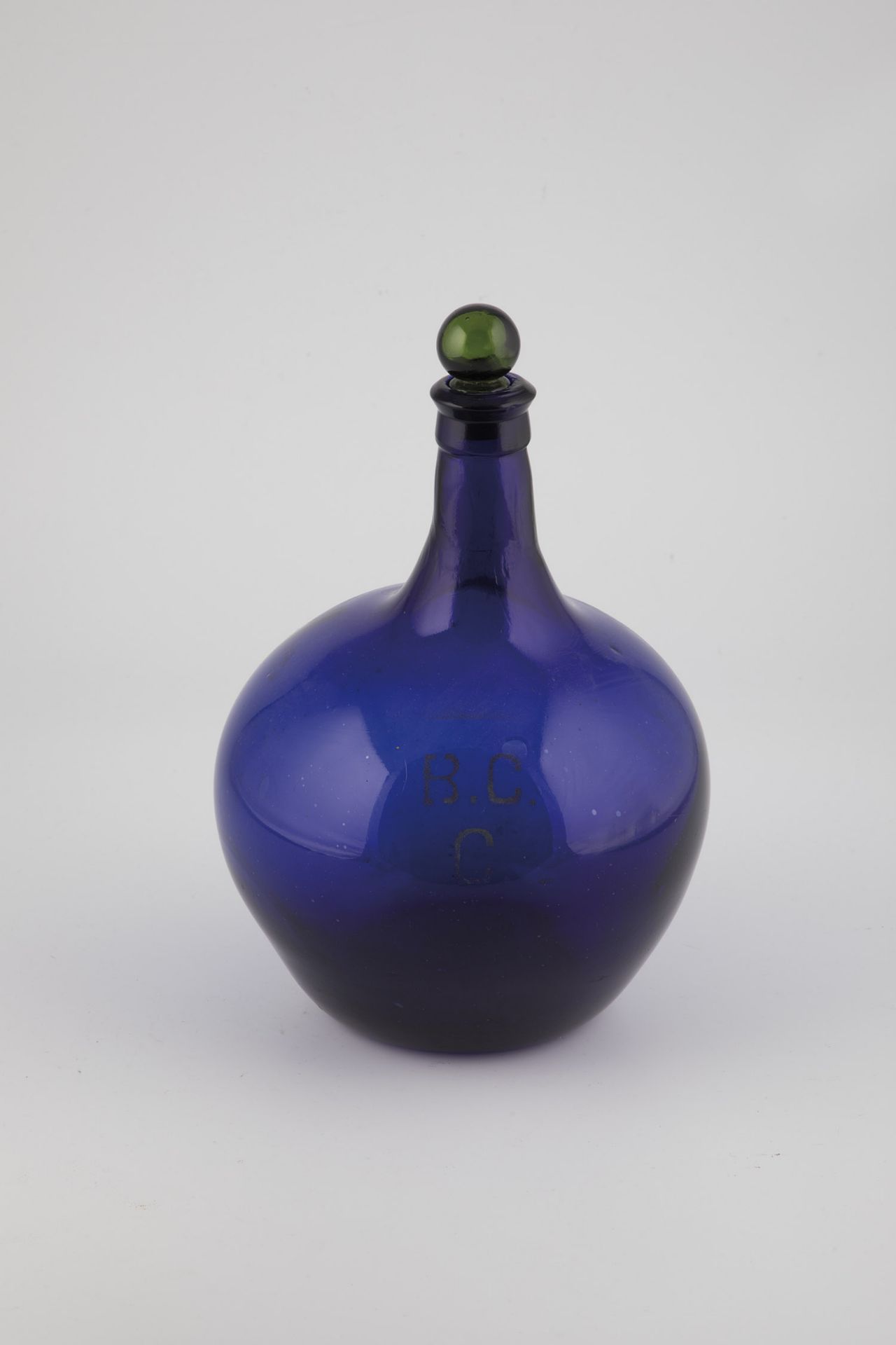 Vorratsflasche aus kobaltblauem Glas