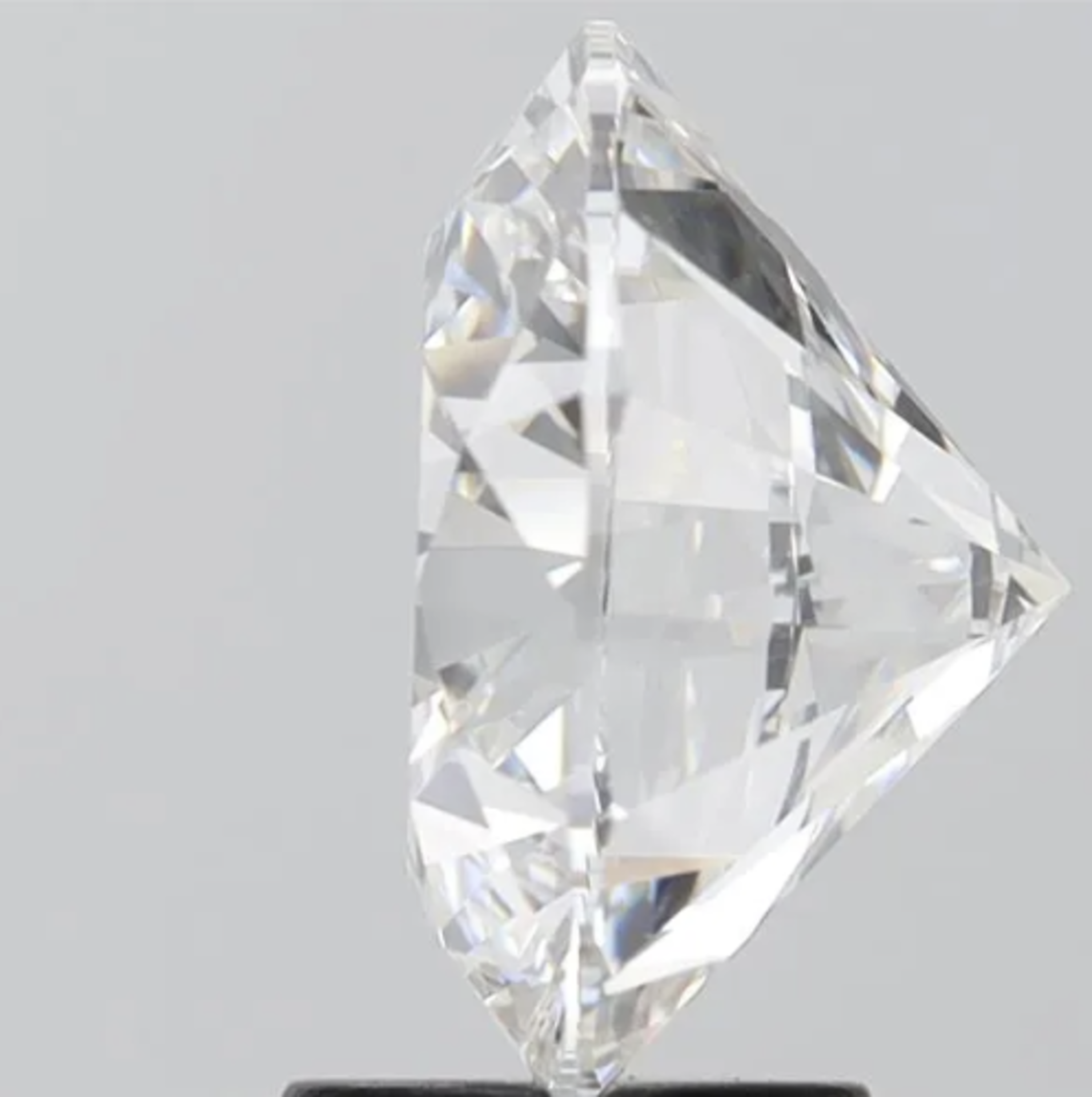 ** ON SALE ** Round Brilliant Cut Diamond 5.00 Carat F Colour VS1 Clarity IGI Certificate (Loose) - Image 2 of 5