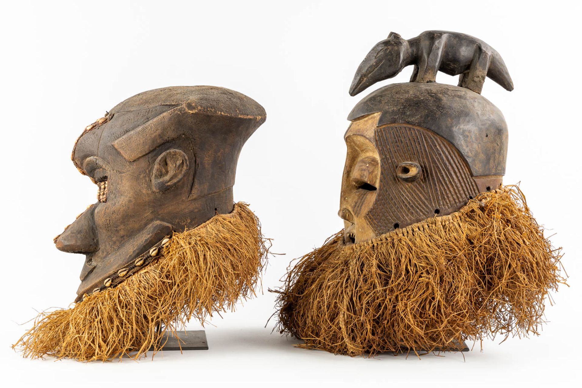 Suku Tribe, two decorative African masks. Wood and straw. (L:44 x W:40 x H:48 cm) - Image 6 of 11