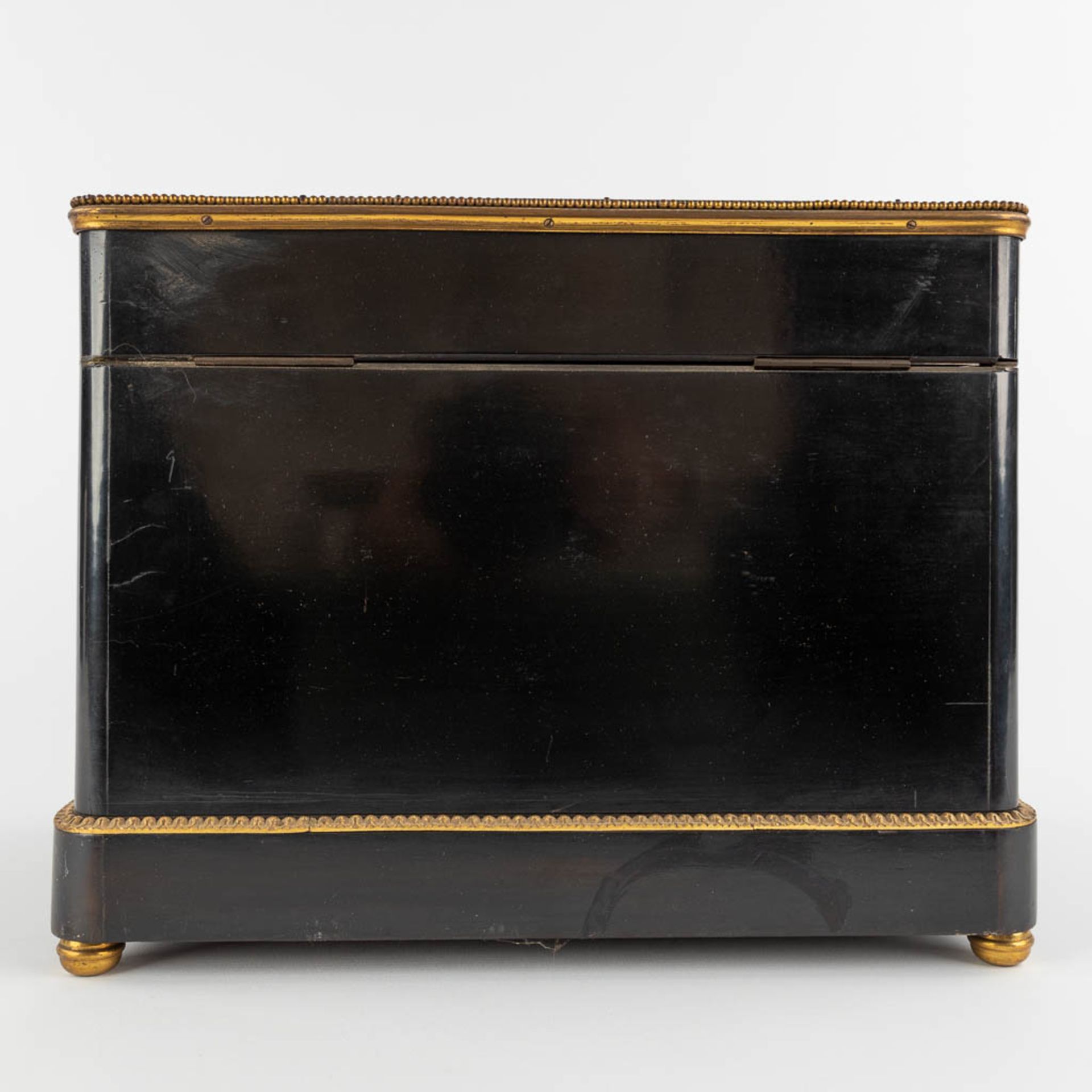 An antique Cave-à-liqueur, liquor box, ebonised wood inlaid with mother of pearl and copper. 19th C. - Image 6 of 16