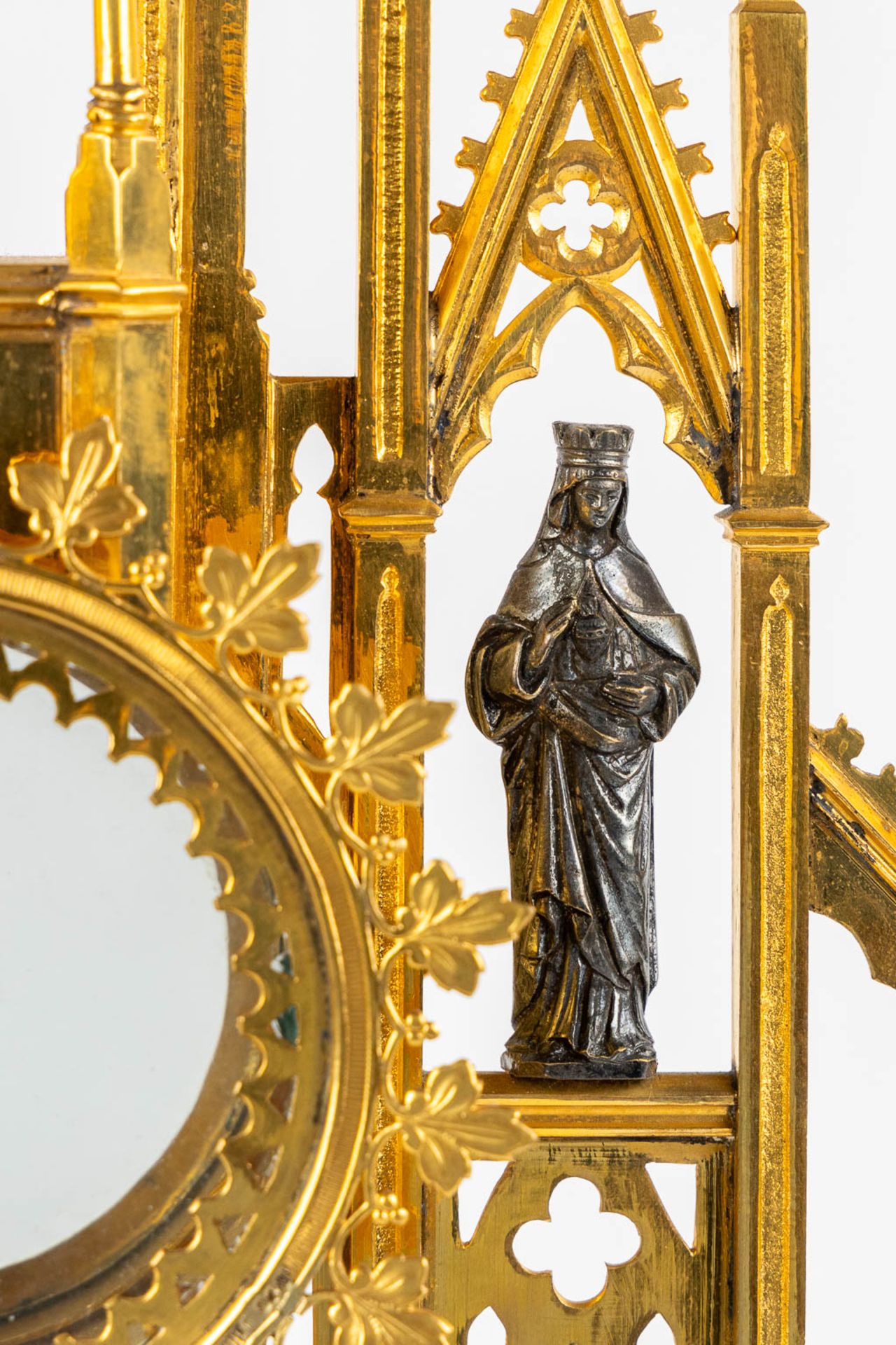 A Tower monstrance, gilt and silver plated brass, Gothic Revival. 19th C. (W:21,5 x H:58 cm) - Image 4 of 22