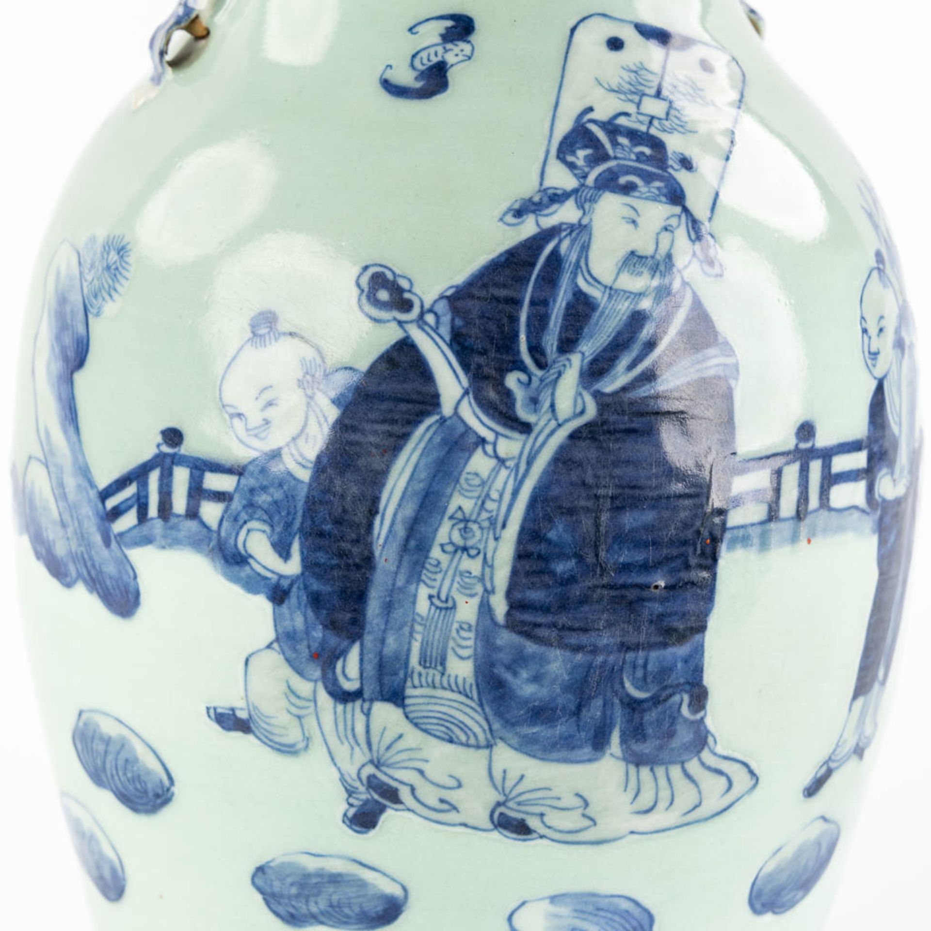 A Chinese vase decorated with a 'Wise man and a child'. 19th C. (H:43 x D:22 cm) - Image 9 of 10