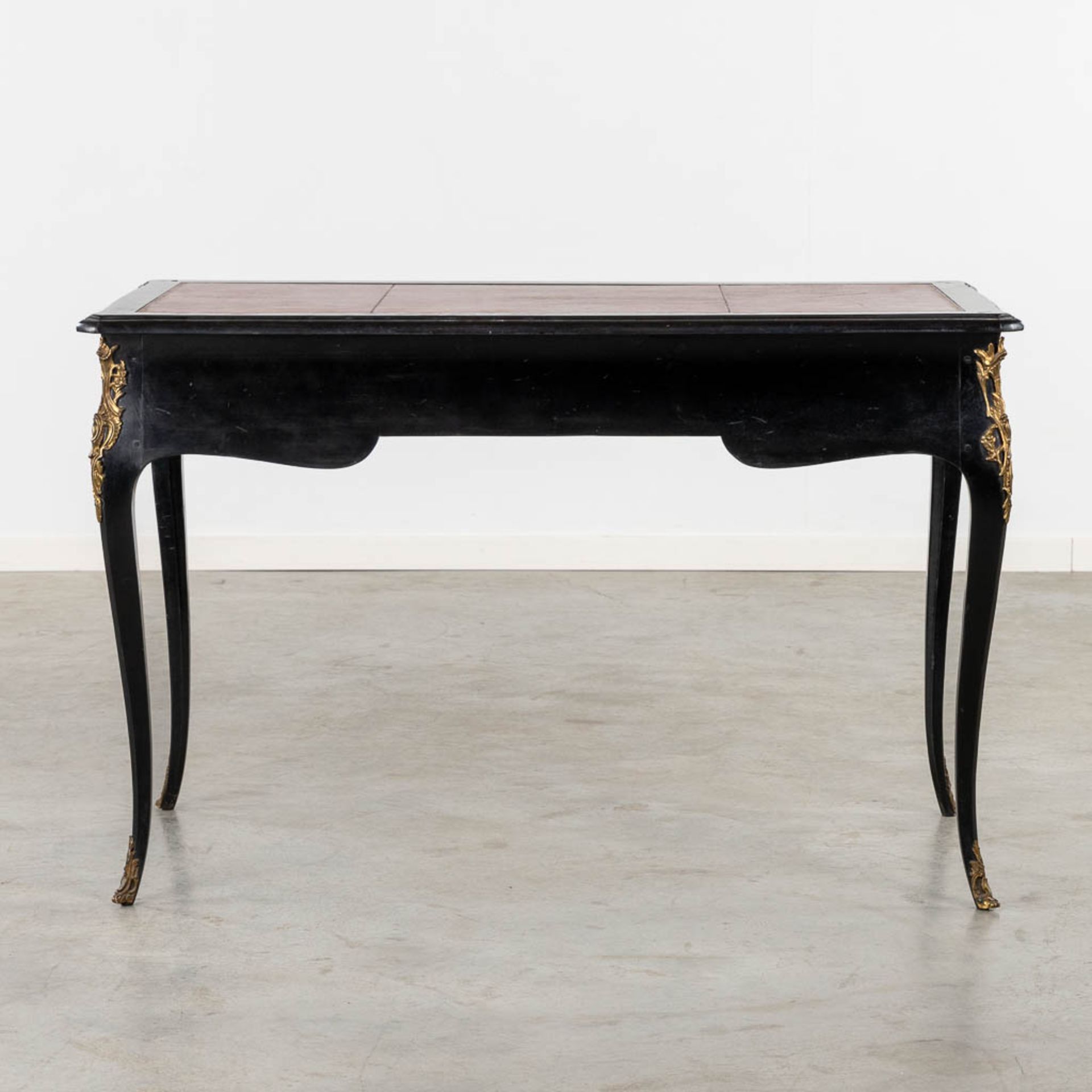 A fine ebonised wood Ladies desk, mounted with gilt bronze in Louis XV style. (L:64 x W:116 x H:76 c - Image 7 of 14