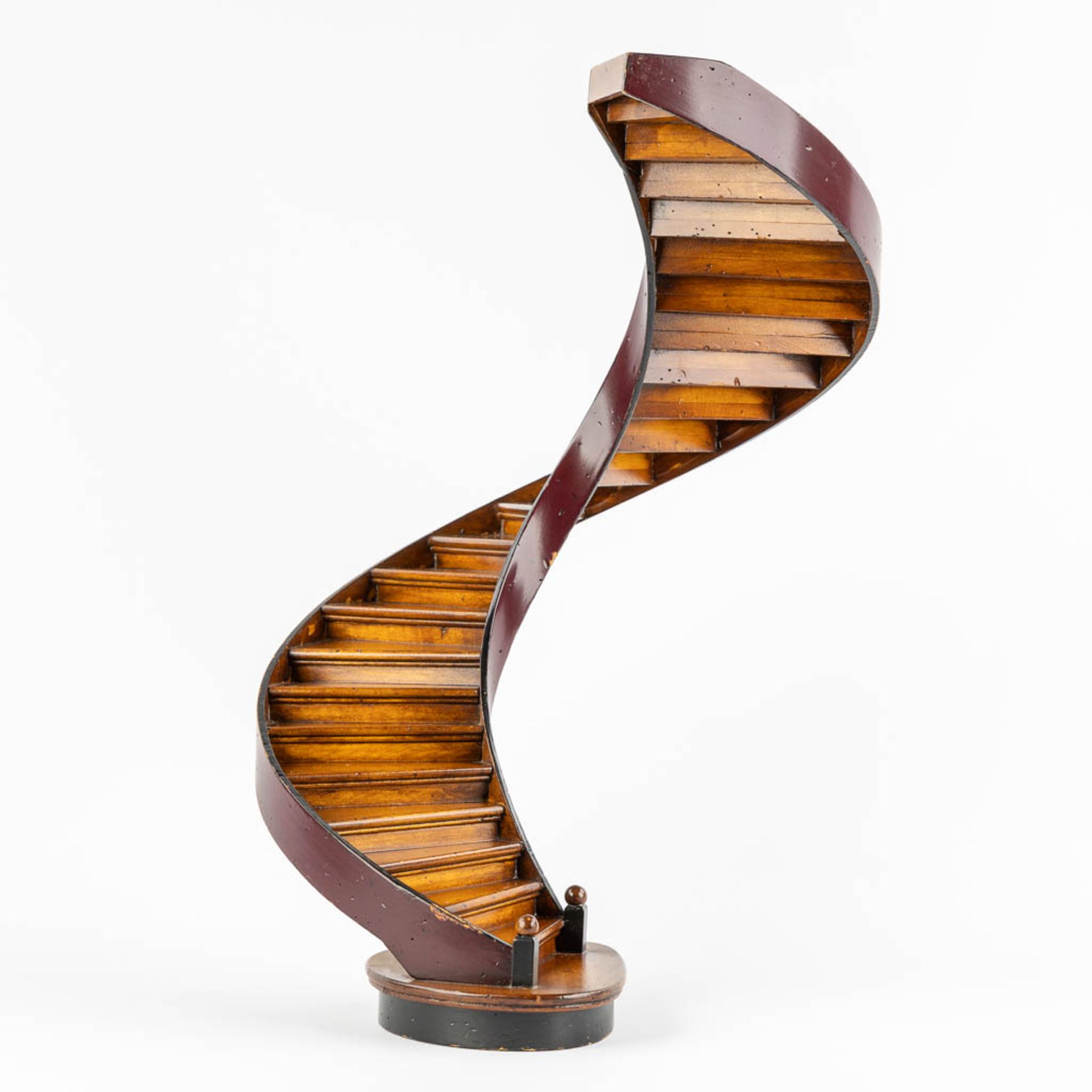An architectural model of a revolving staircase, wood. 20th C. (H:47,5 x D:29 cm) - Image 6 of 11