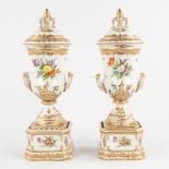 Dresden, a pair of polychrome urns with a lid. Hand-painted floral decor. (L:8,5 x W:9 x H:26 cm)