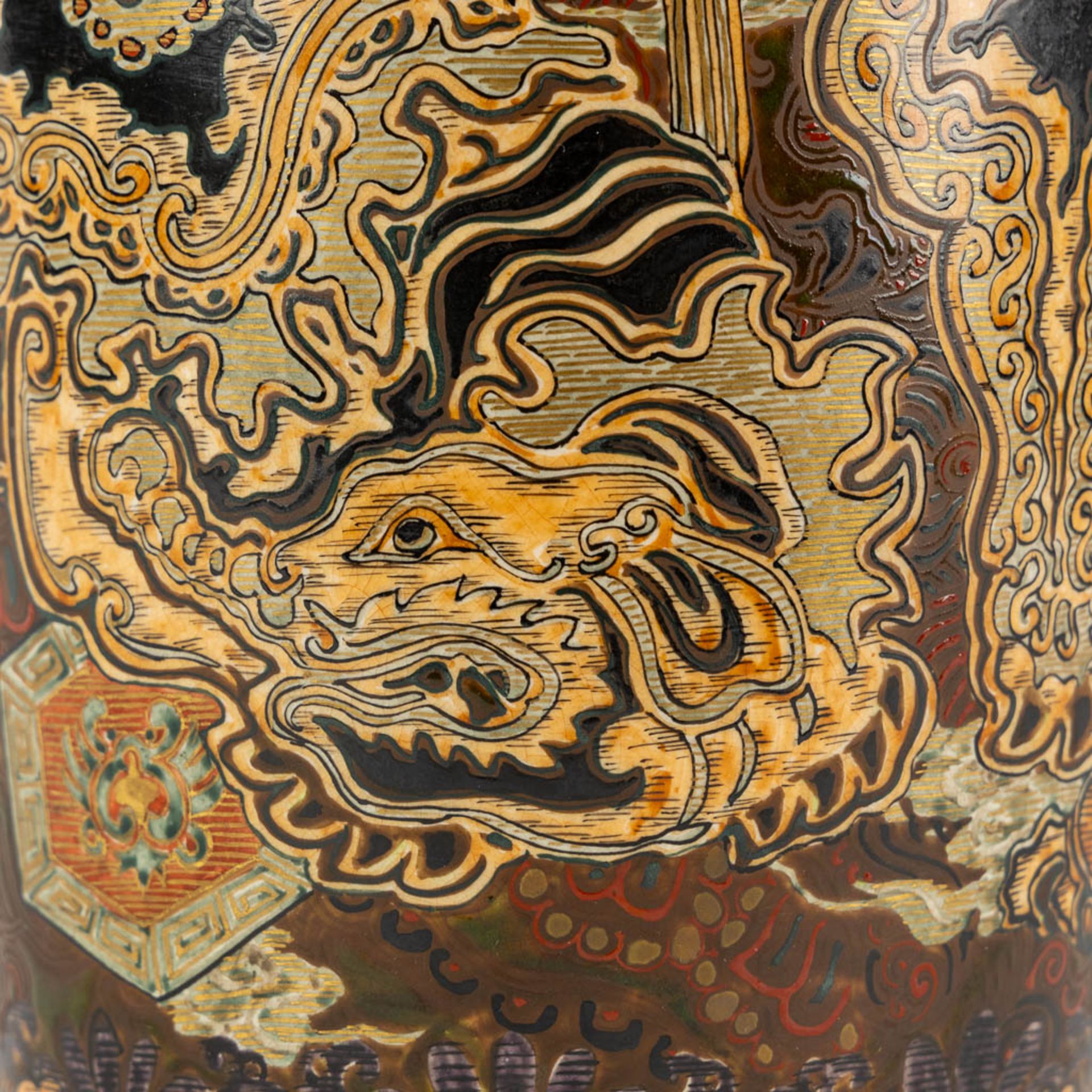 A decorative Japanese vase with a dragon decor. Glazed faience. (H:31 x D:18 cm) - Image 11 of 12