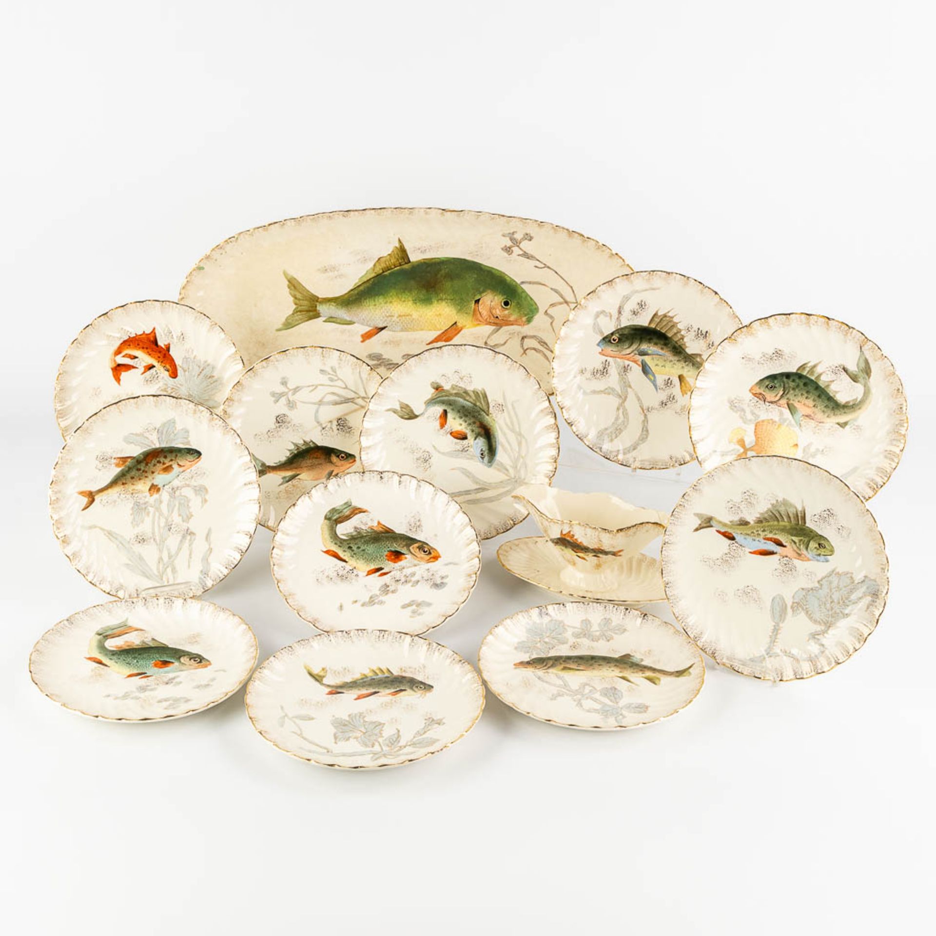 Bonn, a large fish service with serving platter and 11 plates. (W:58 x H:25 cm)