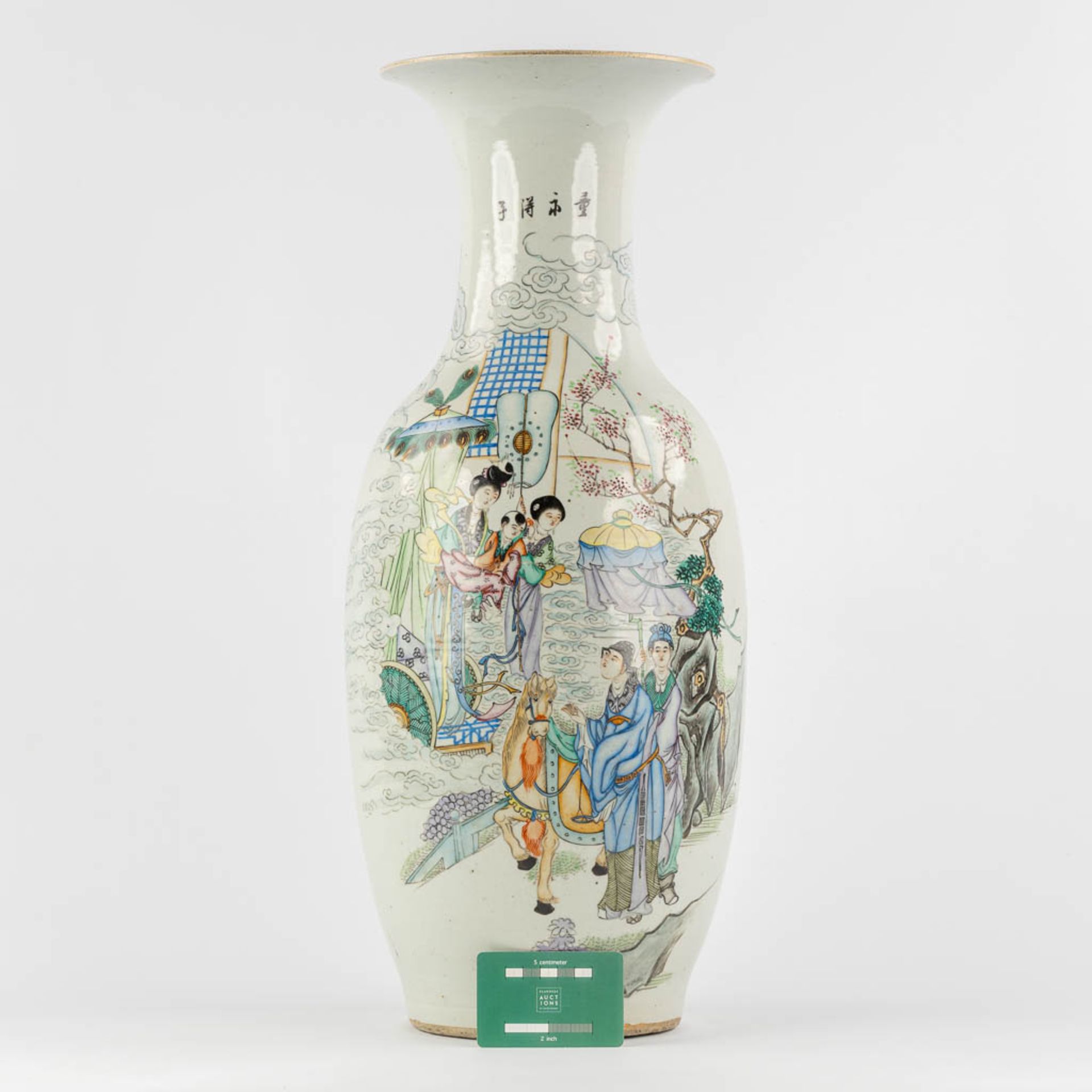 A Chinese vase decorated with ladies. 19th/20th C. (H:58 x D:24 cm) - Image 2 of 13