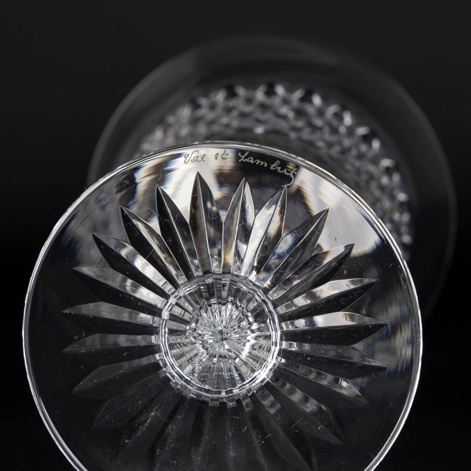 Val Saint Lambert, model Duc, 38 pieces of clear-cut crystal. (H:17,5 cm) - Bild 4 aus 8