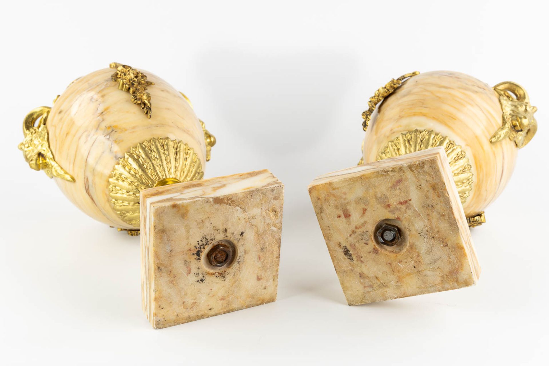 A pair of marble cassolettes, decorated with gilt bronze ram's heads. 19th C. (L:21 x W:25 x H:54 cm - Image 12 of 14