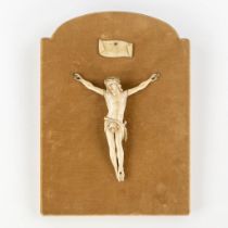 An antique Corpus Christi, sculptured Ivory. 19th C. (W:22 x H:30 cm)