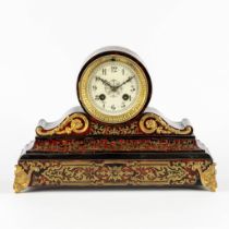 A mantle clock, Boulle mounted with gilt bronze. Napoleon 3, 19th C. (L:23 x W:33 x H:13 cm)