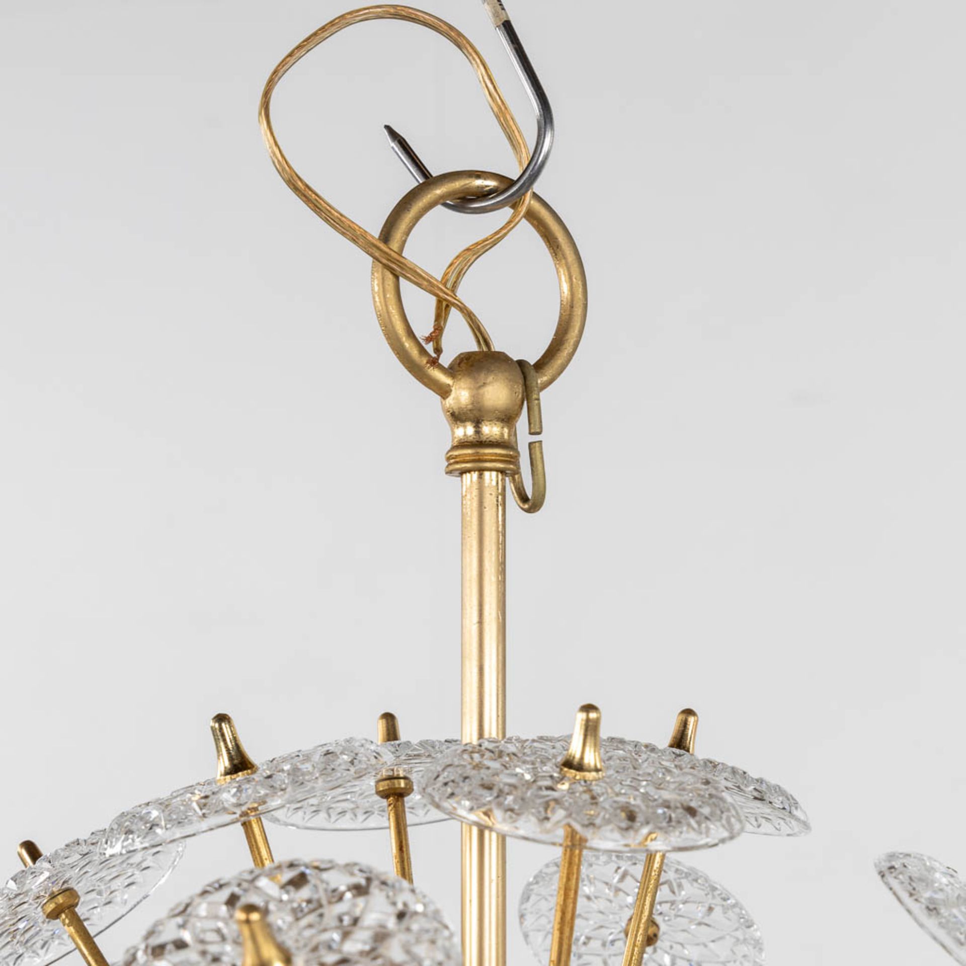 Val Saint Lambert, a mid-century 'Sputnik' ceiling lamp. Glass and gilt metal. (H:62 x D:47 cm) - Bild 3 aus 9