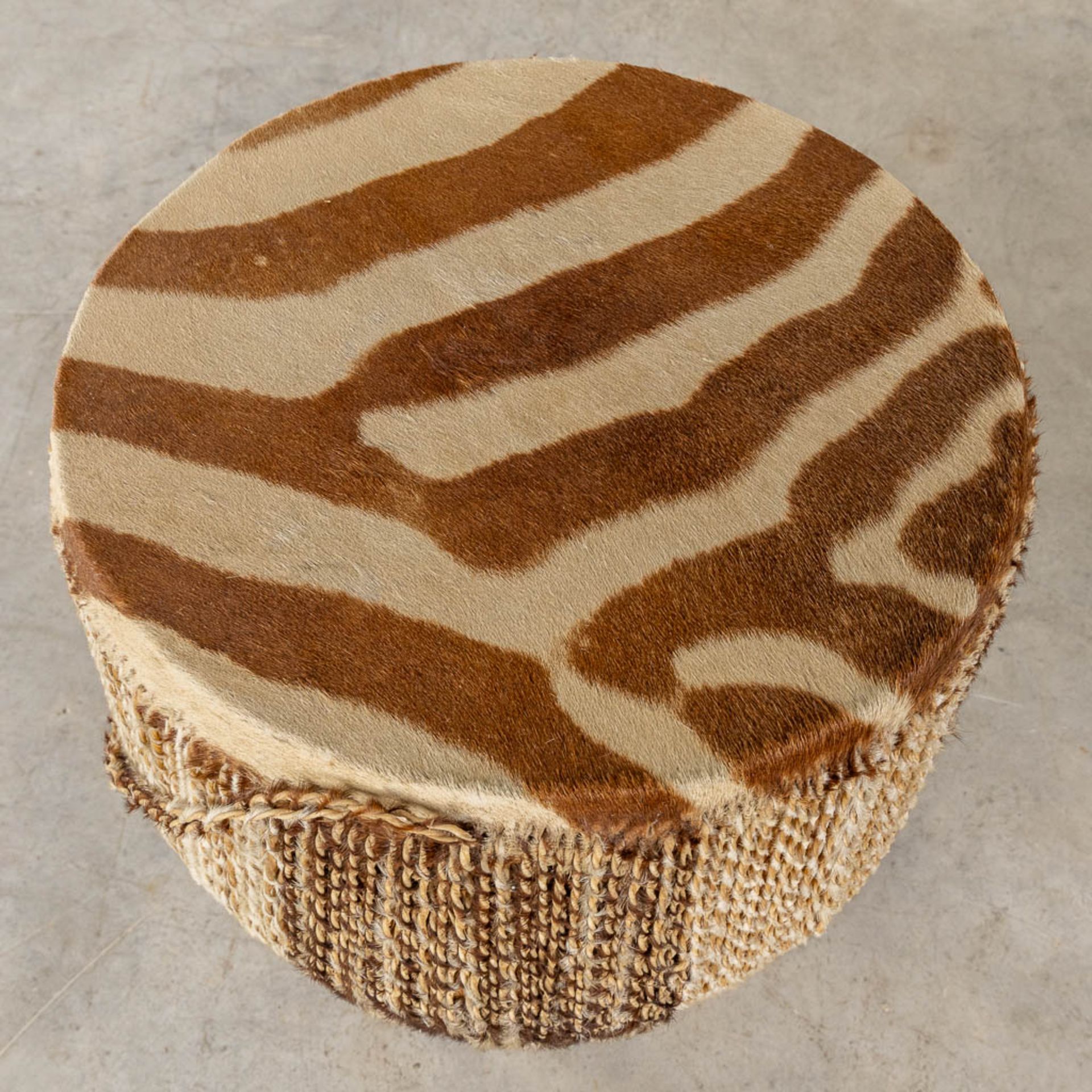 Five large 'Tambour', Zebra skin drums. Africa 20th C. (H:70 x D:42 cm) - Bild 8 aus 22