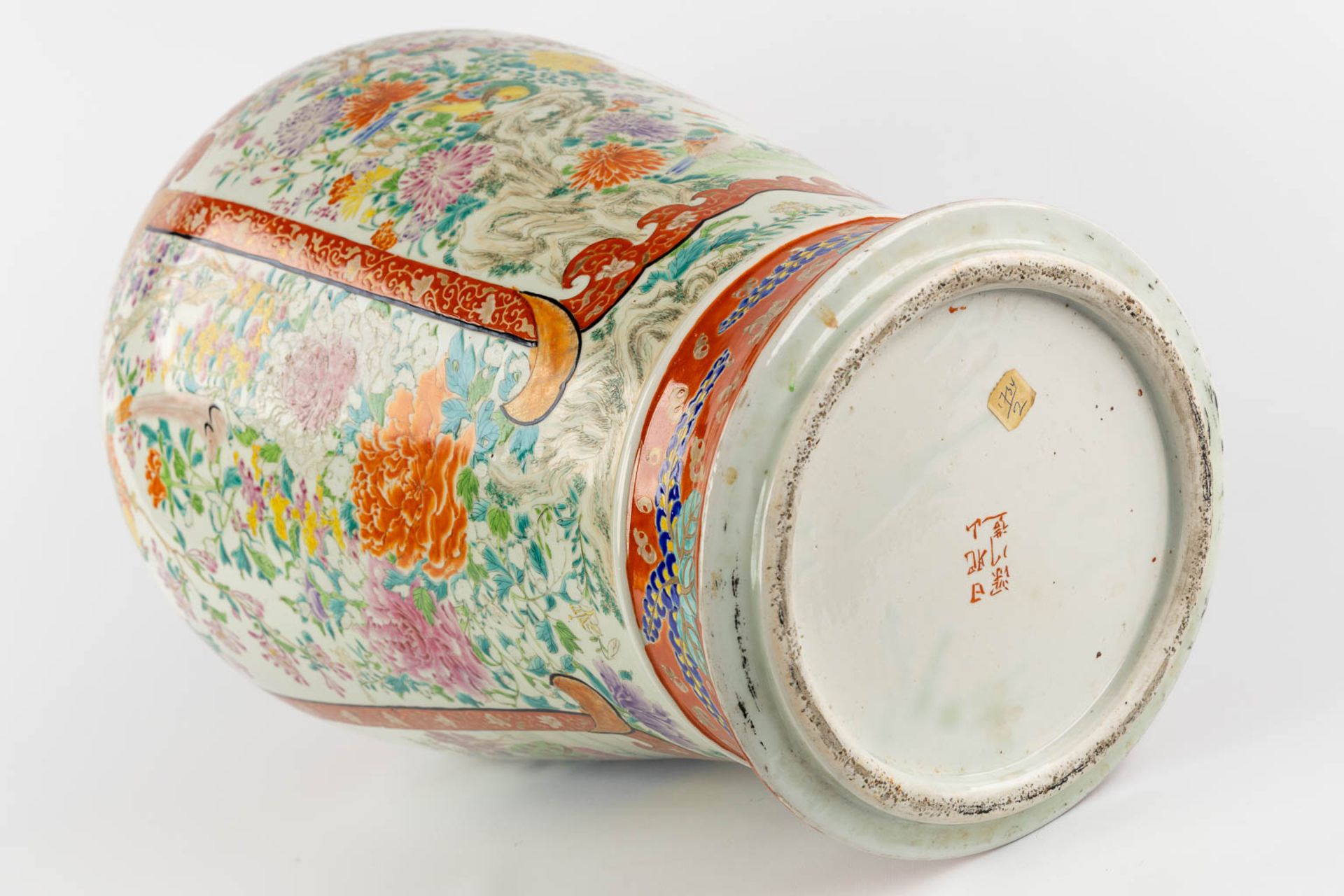 A large Japanese Kutani vase, decorated with fauna and flora. 19th C. (H:61 x D:38 cm) - Image 7 of 13