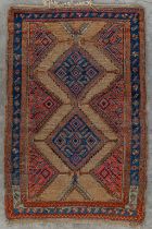 An Oriental hand-made carpet, Kasqay/Qashqai (L:175 x W:113 cm)