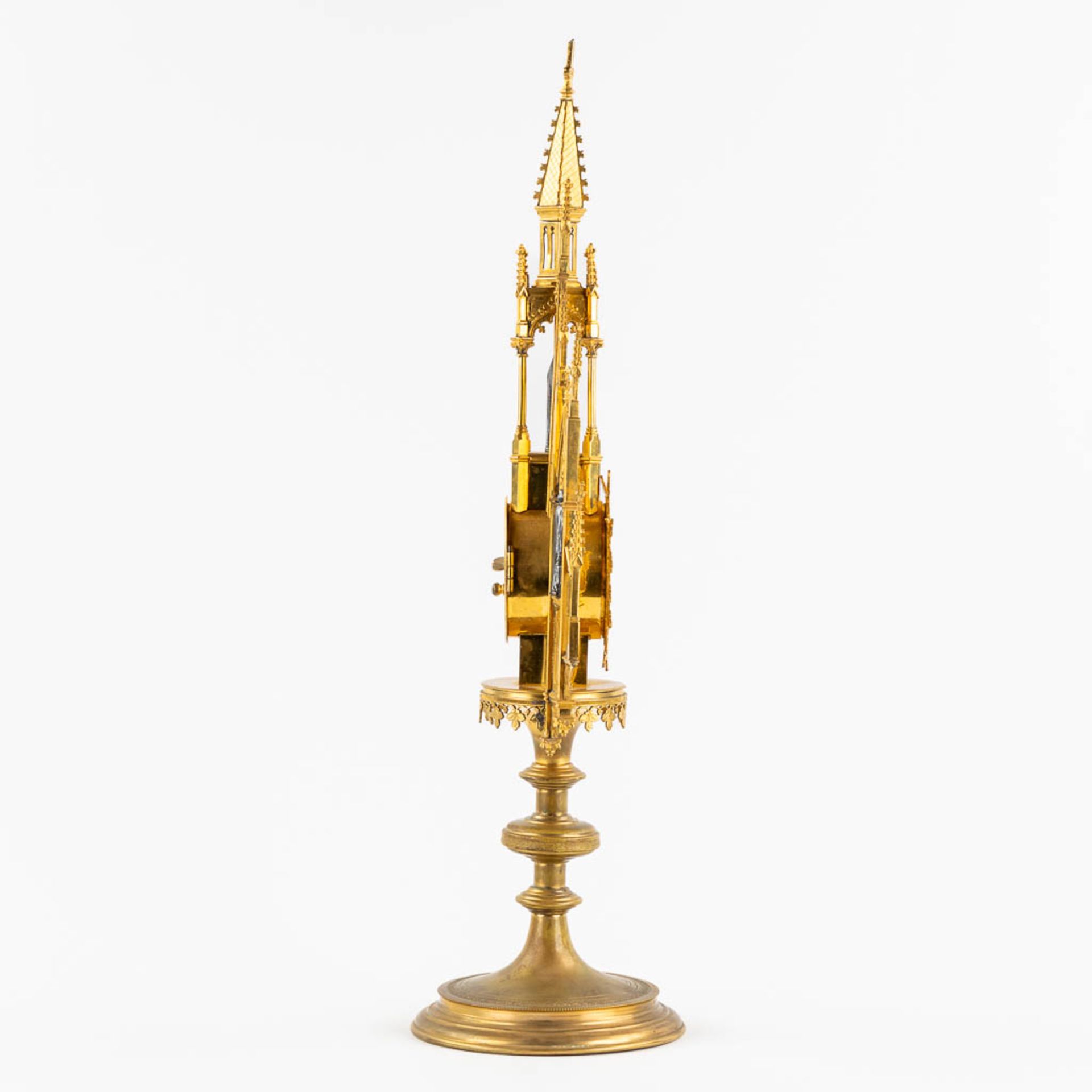 A Tower monstrance, gilt and silver plated brass, Gothic Revival. 19th C. (W:21,5 x H:58 cm) - Image 10 of 22