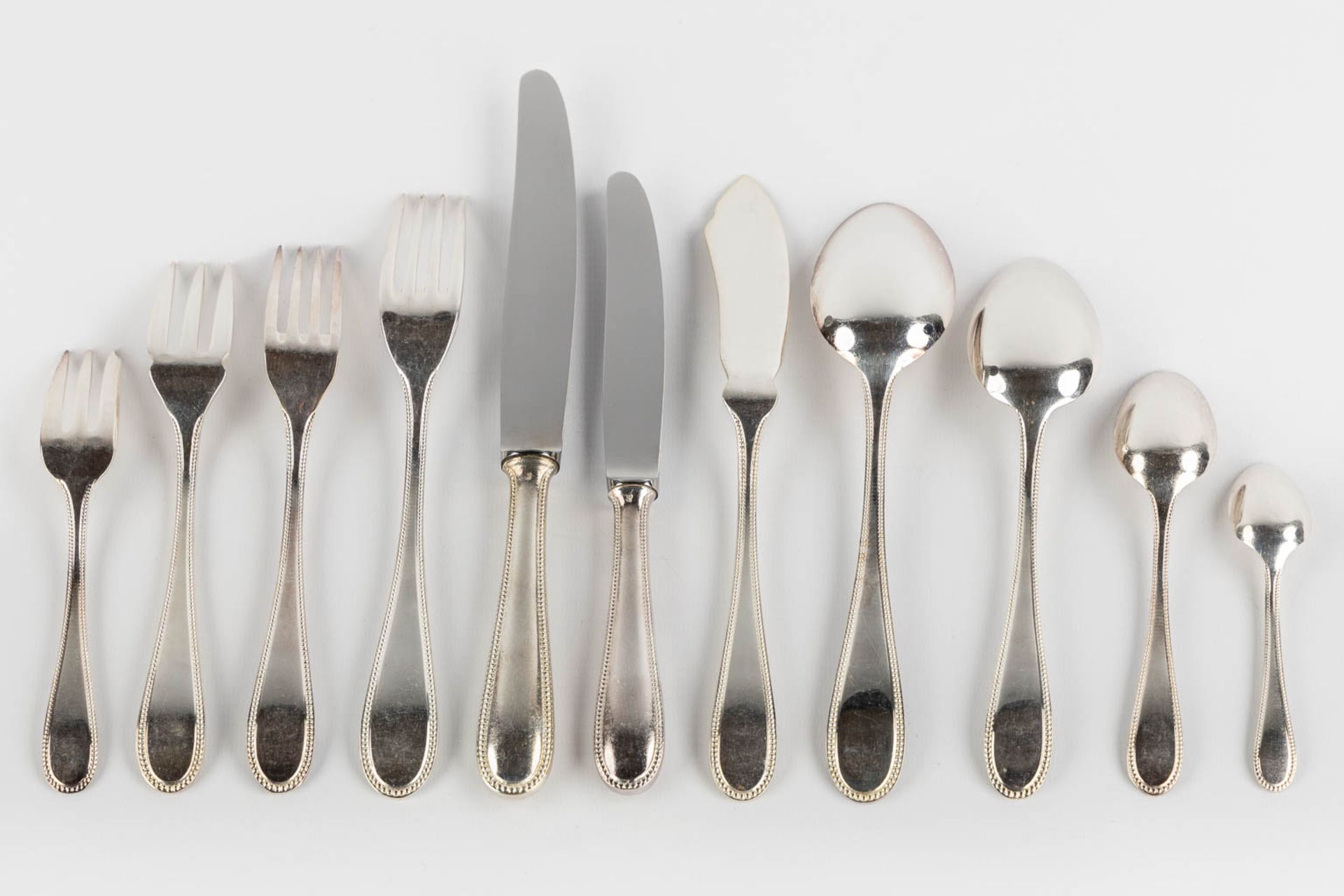 Francois Frionnet, a 12-person, 144-piece silver-plated cutlery. (L:32 x W:46 x H:28 cm) - Bild 11 aus 17