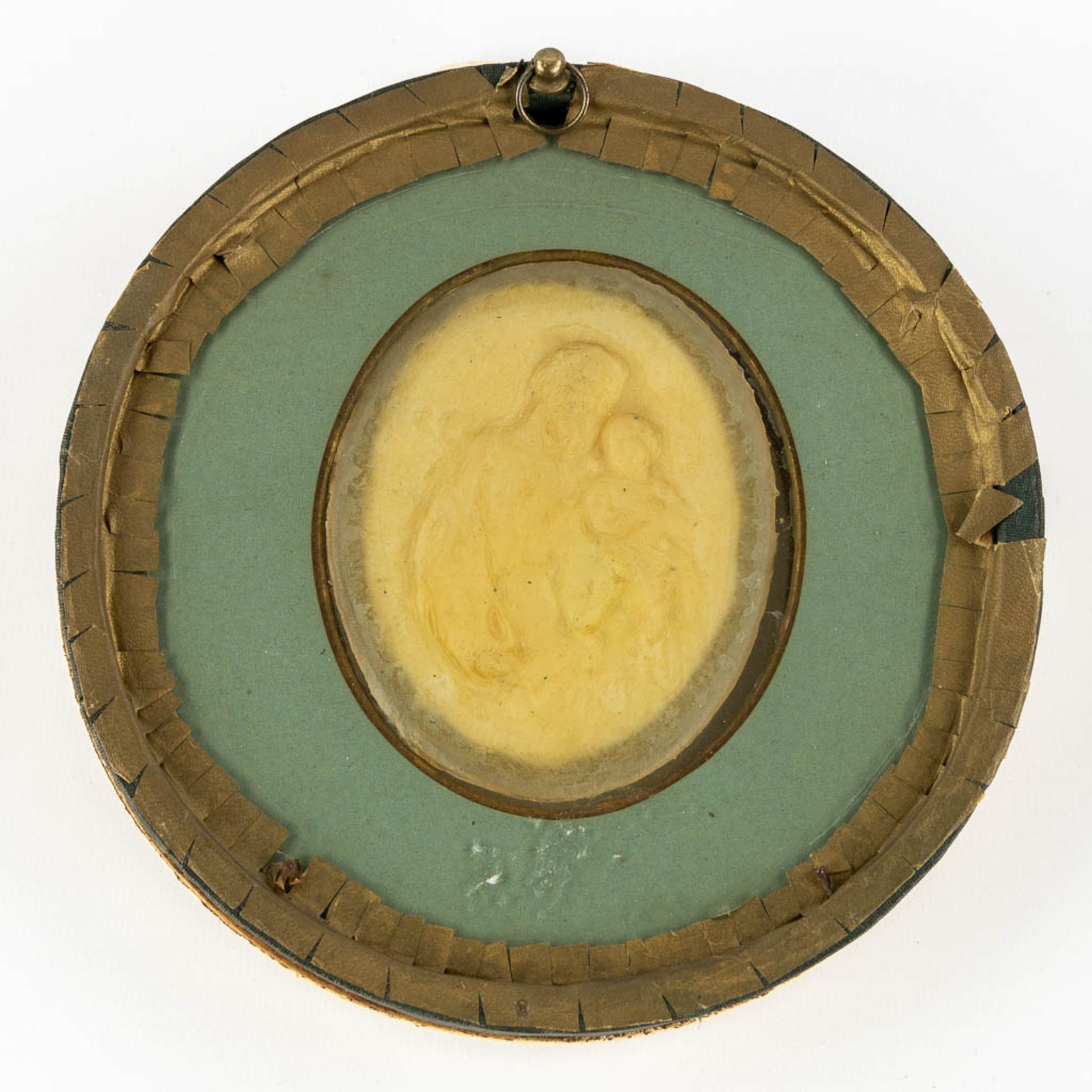 Four antique 'Agnus Dei' wax seals in frames. 19th C. and older. (W:18 x H:20 cm) - Bild 11 aus 15