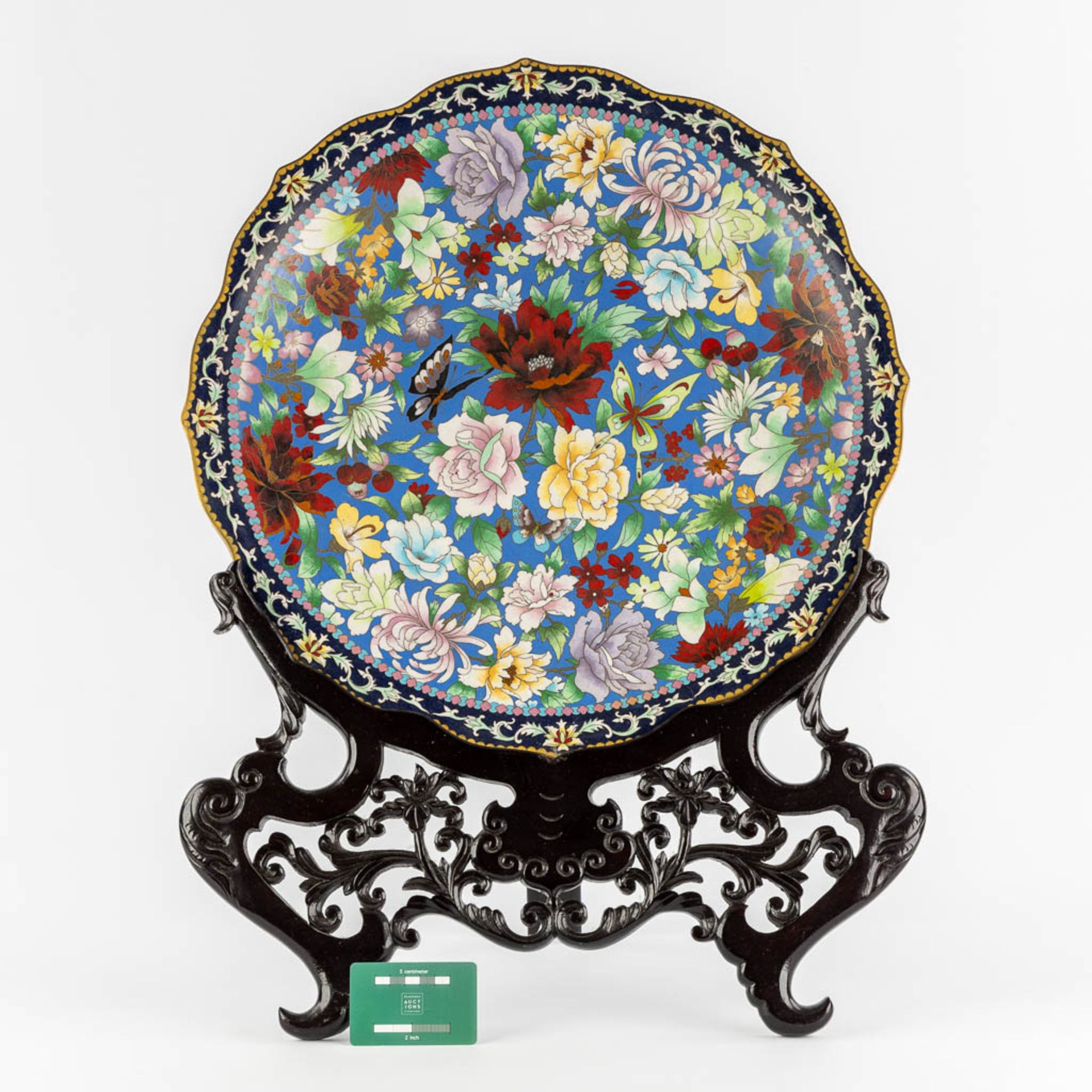 A large Chinese Cloisonné plate in an openworked sculptured wood stand. (W:51 x H:67 cm) - Image 2 of 12