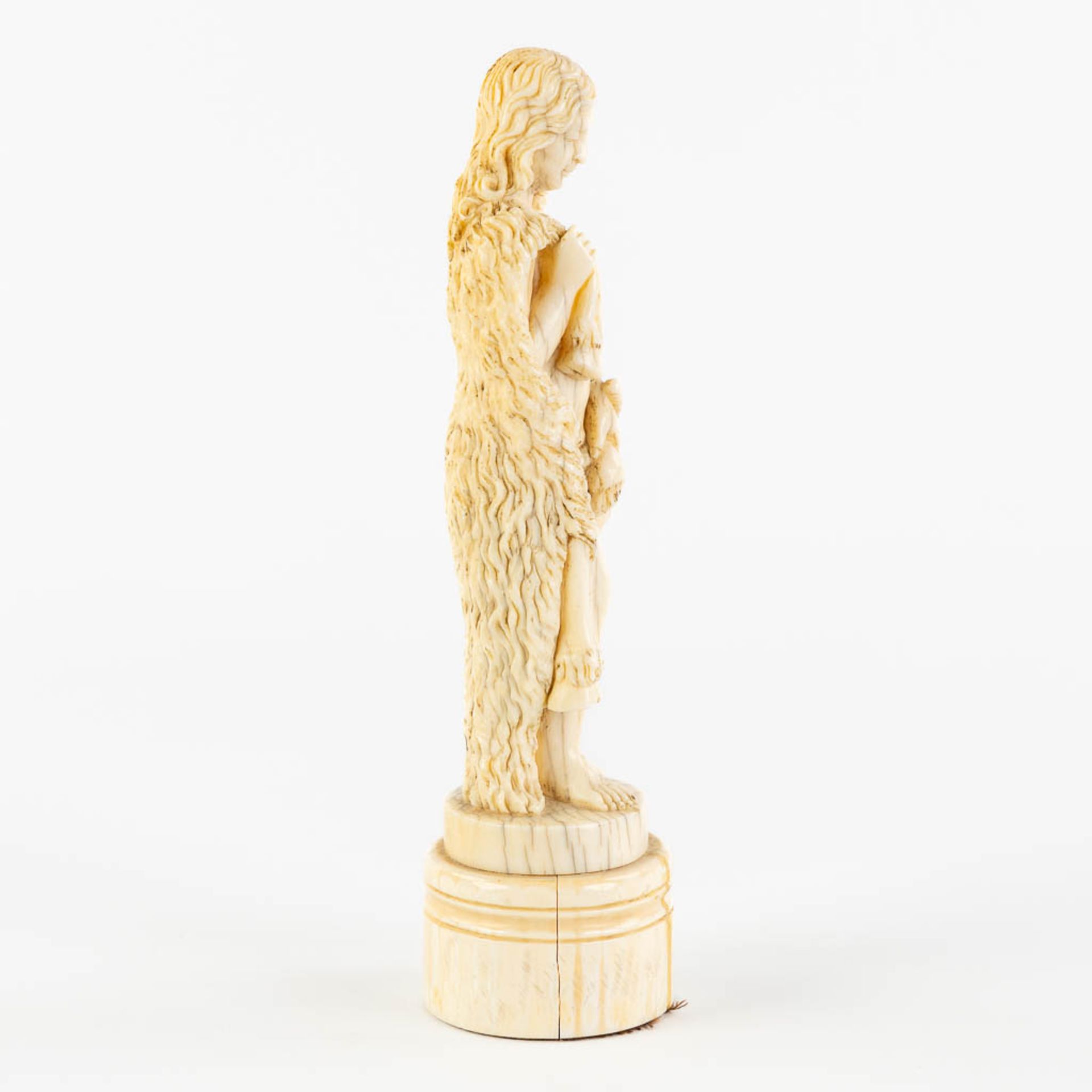 An antique figurine 'Eve in the garden of Eden', sculptured ivory. Dieppe, France, 19th C. (L:5 x W: - Image 4 of 9