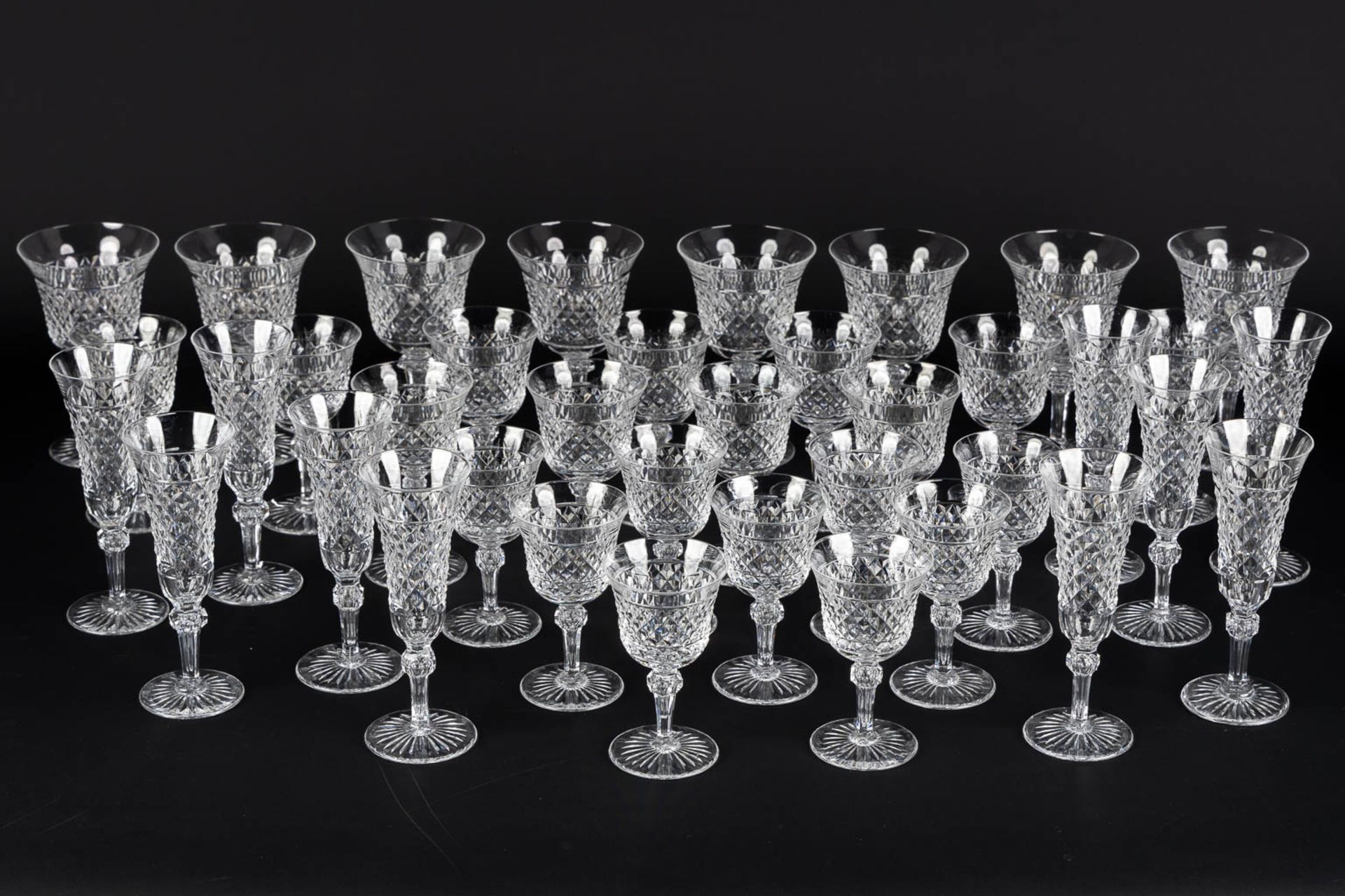 Val Saint Lambert, model Duc, 38 pieces of clear-cut crystal. (H:17,5 cm) - Bild 3 aus 8