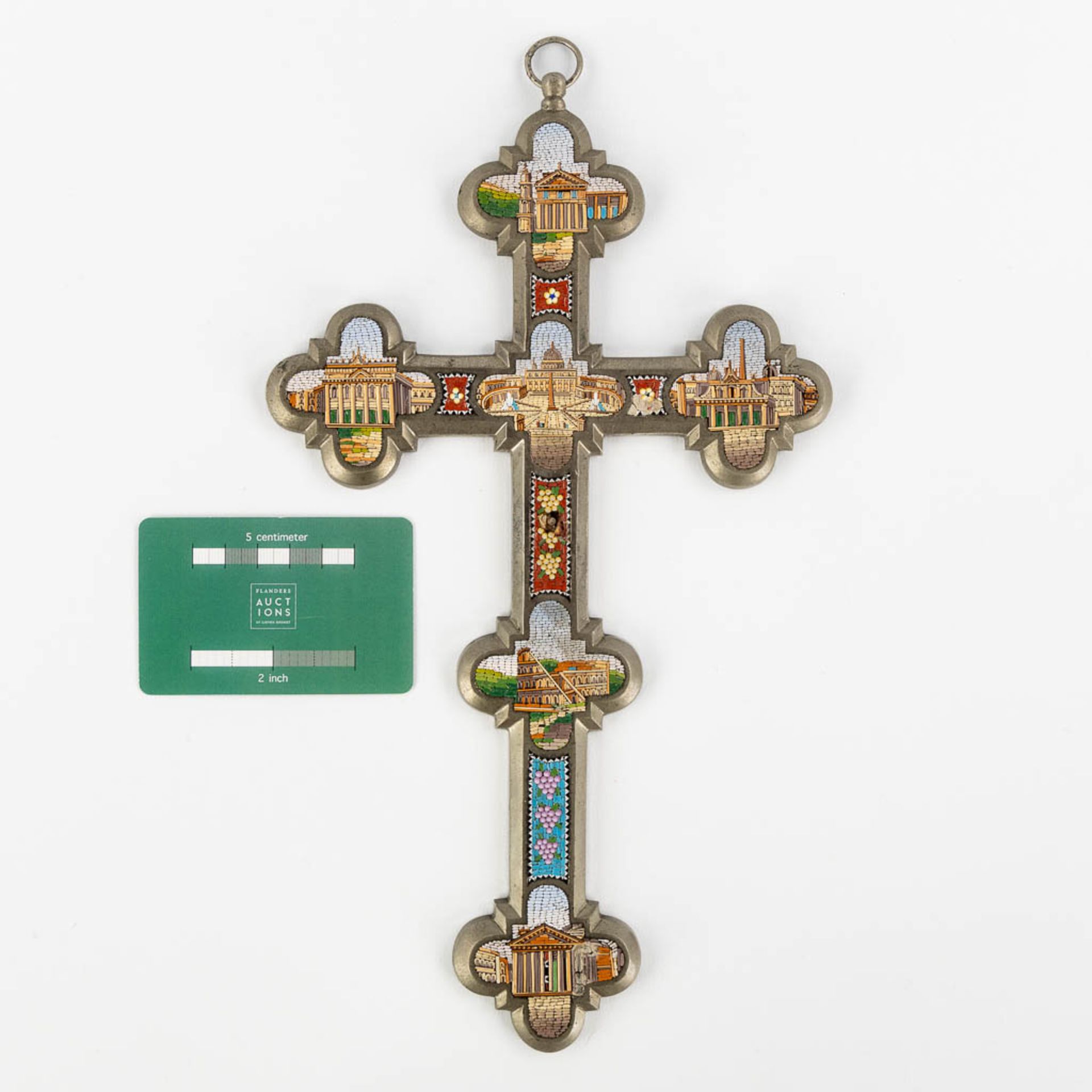 A large crucifix with micromosaic scènes of Italian monuments. Circa 1900. (W:18 x H:30,5 cm) - Image 2 of 7