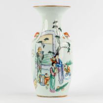 A Chinese vase decorated with ladies, 20th C. (H:43 x D:22 cm)