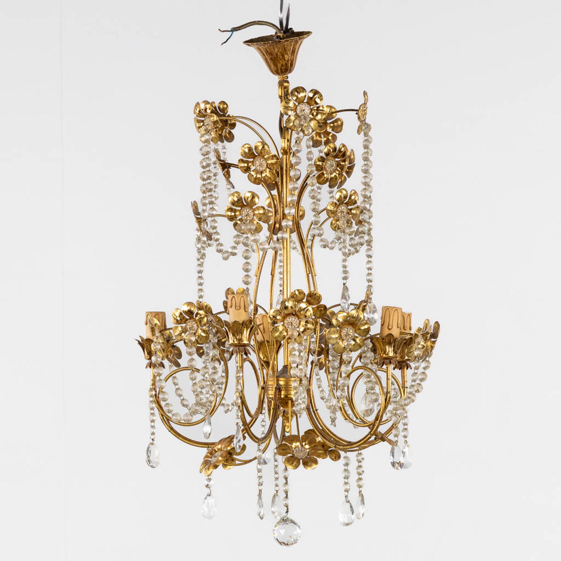 A decorative, floral hall lamp. Brass mounted with glass. 20th C. (H:74 x D:43 cm)