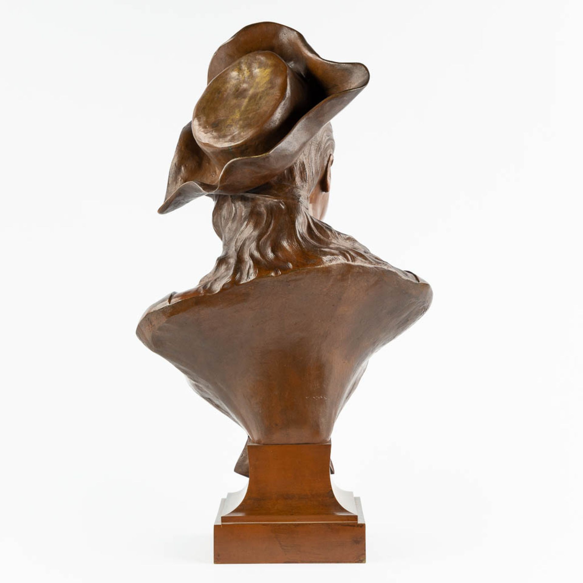 'La Brunetta' a large bronze bust of a lady with a hat, brown patinated bronze. 1880-1900. (L:26 x W - Image 5 of 10