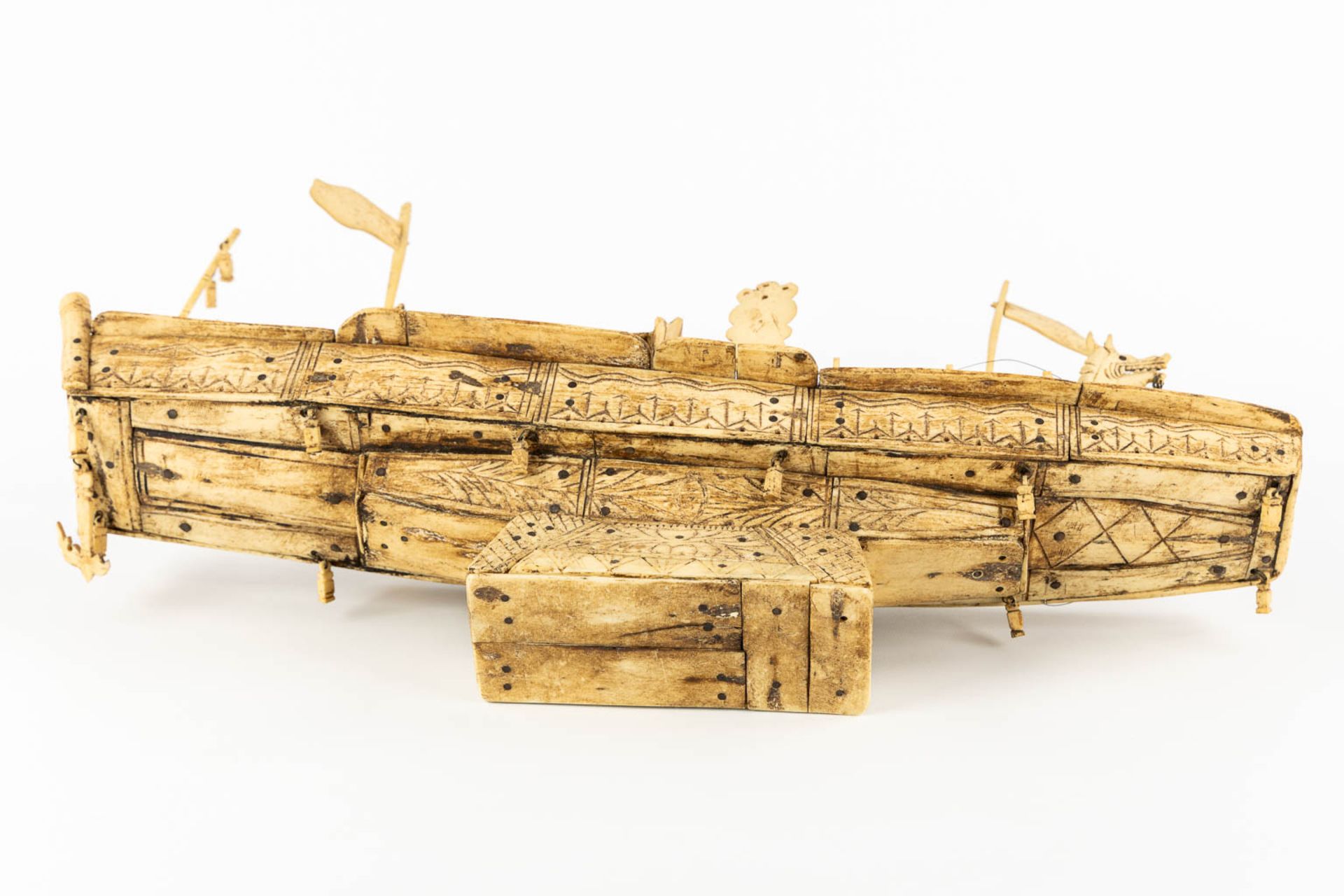 An antique Chinese model of a ship, sculptured bone. Circa 1900. (L:13 x W:50 x H:28 cm) - Image 7 of 11