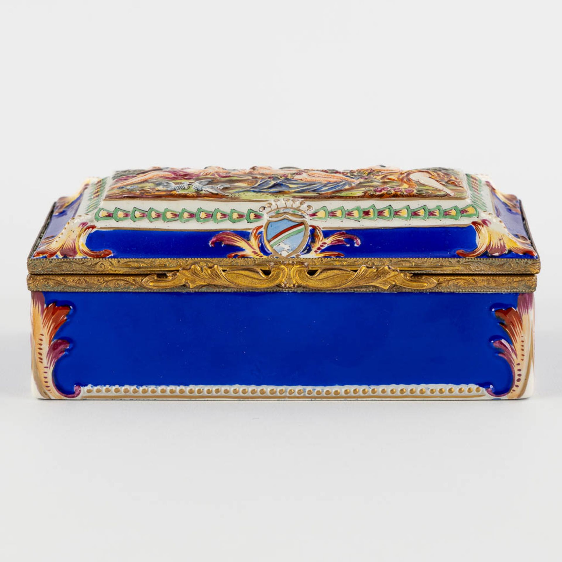 Capodimonte, a finely made porcelain jewellery box. 19th C. (L:10 x W:19 x H:7 cm) - Image 4 of 12