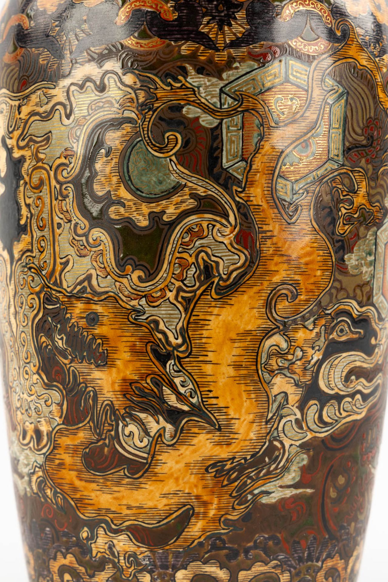 A decorative Japanese vase with a dragon decor. Glazed faience. (H:31 x D:18 cm) - Image 12 of 12