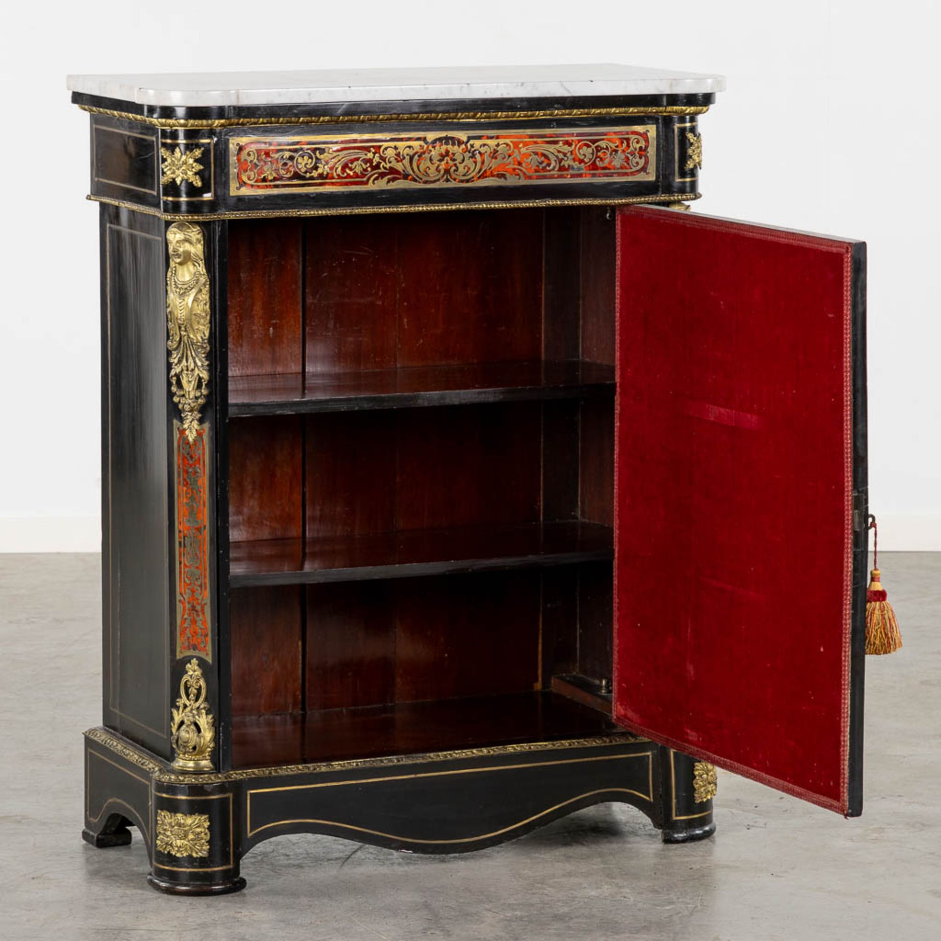 A Boulle inlay one-door cabinet, Napoleon 3. 19th C. (L:38 x W:82 x H:103 cm) - Image 3 of 17