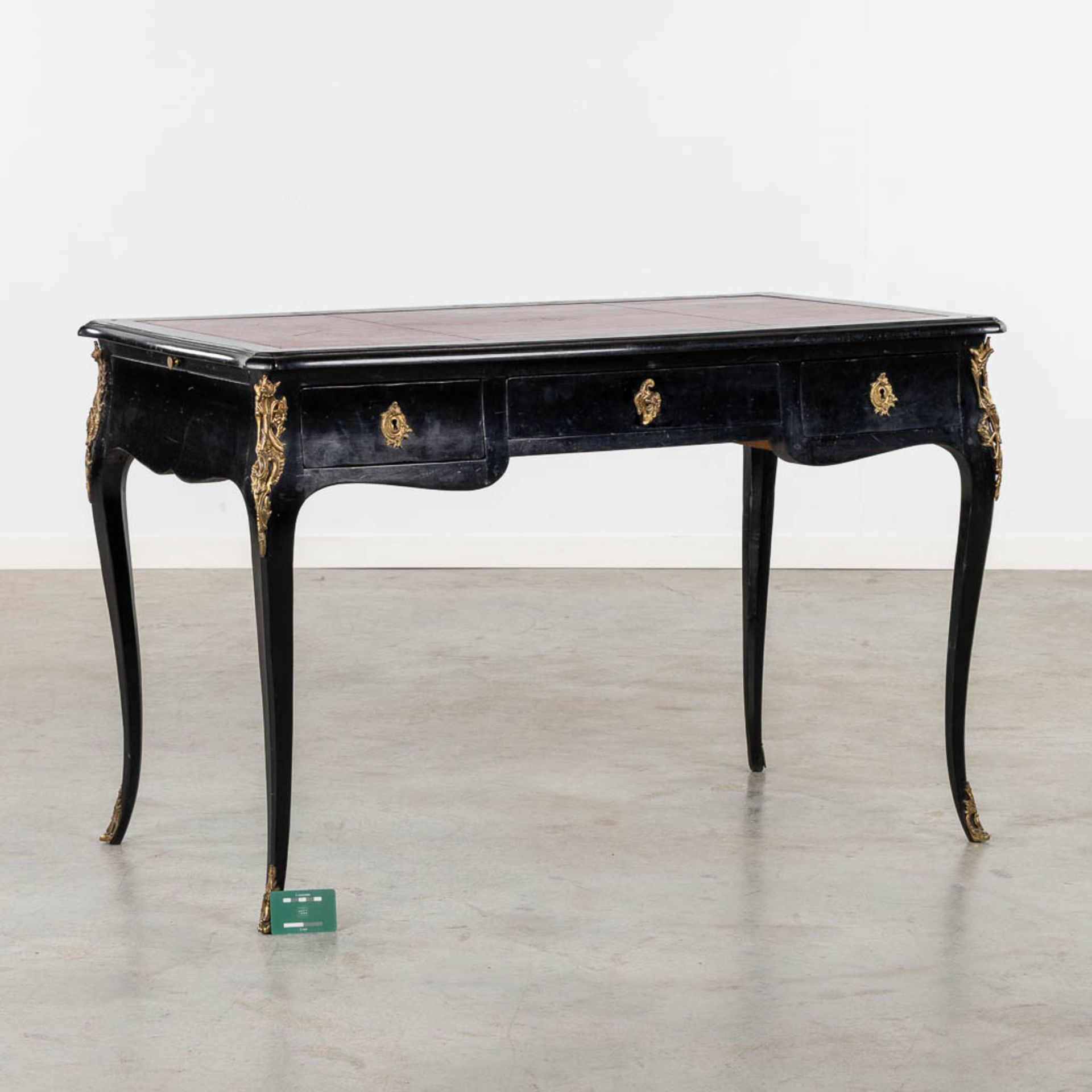A fine ebonised wood Ladies desk, mounted with gilt bronze in Louis XV style. (L:64 x W:116 x H:76 c - Bild 2 aus 14