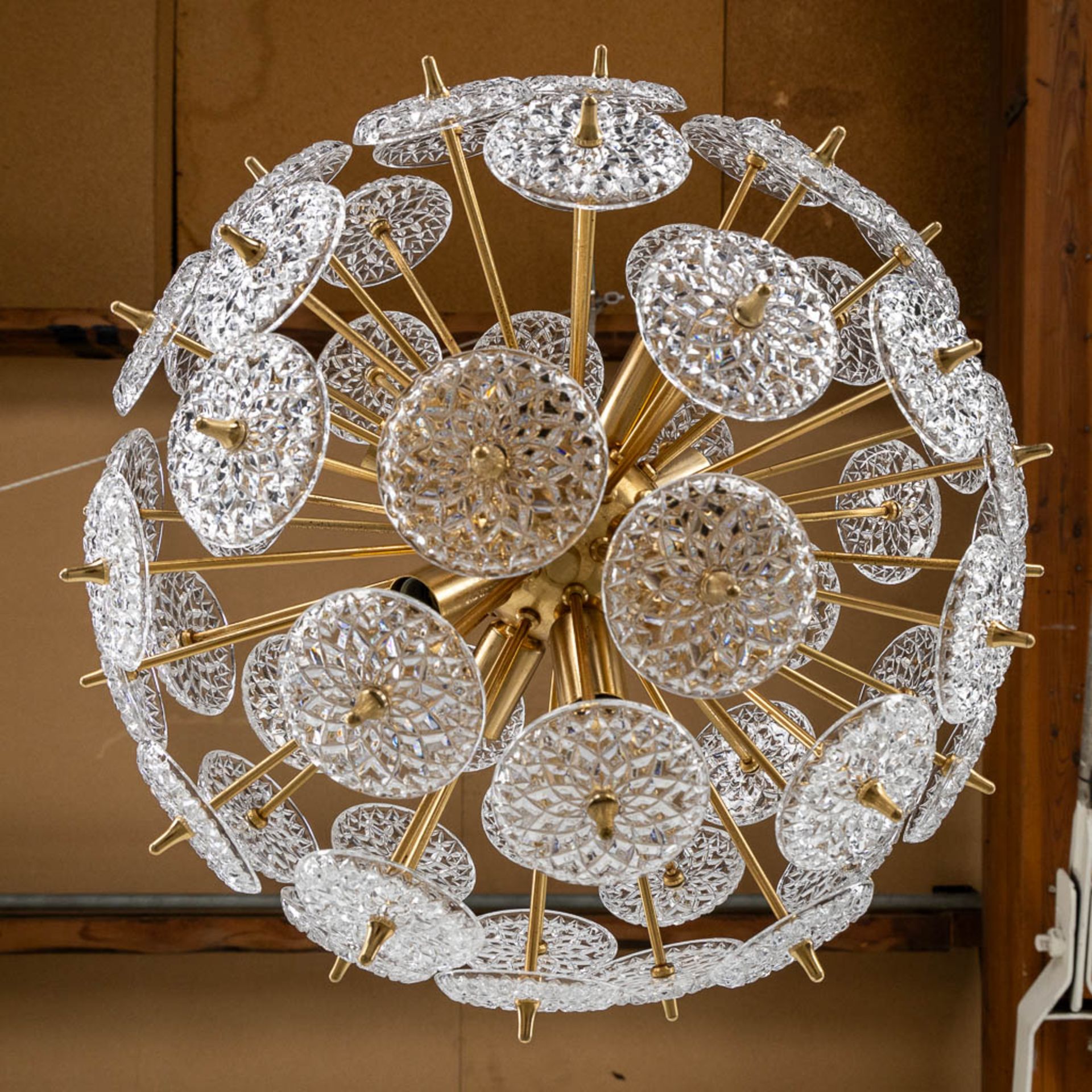 Val Saint Lambert, a mid-century 'Sputnik' ceiling lamp. Glass and gilt metal. (H:62 x D:47 cm) - Bild 9 aus 9