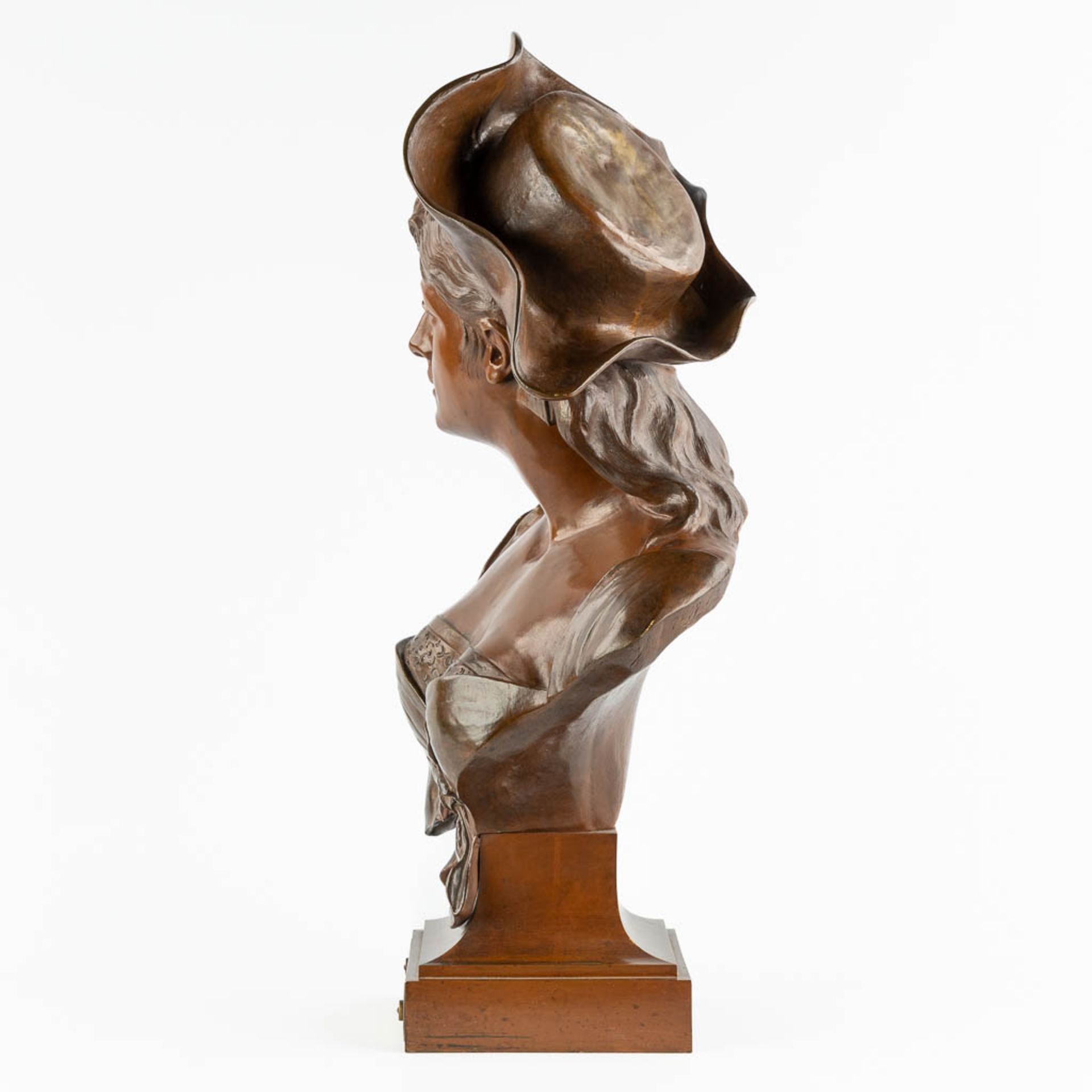 'La Brunetta' a large bronze bust of a lady with a hat, brown patinated bronze. 1880-1900. (L:26 x W - Image 4 of 10