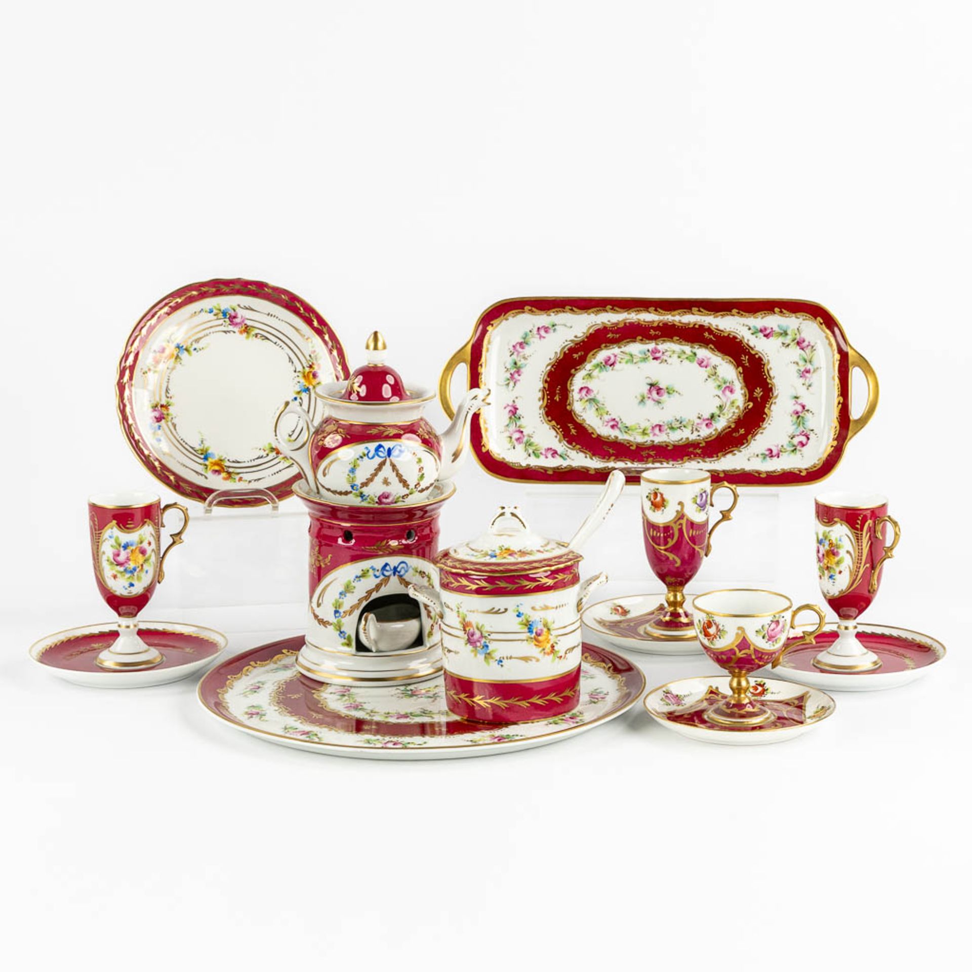 Giraud Limoges, a coffee service and serving ware, polychrome porcelain. 20th C. (H: 24 cm)