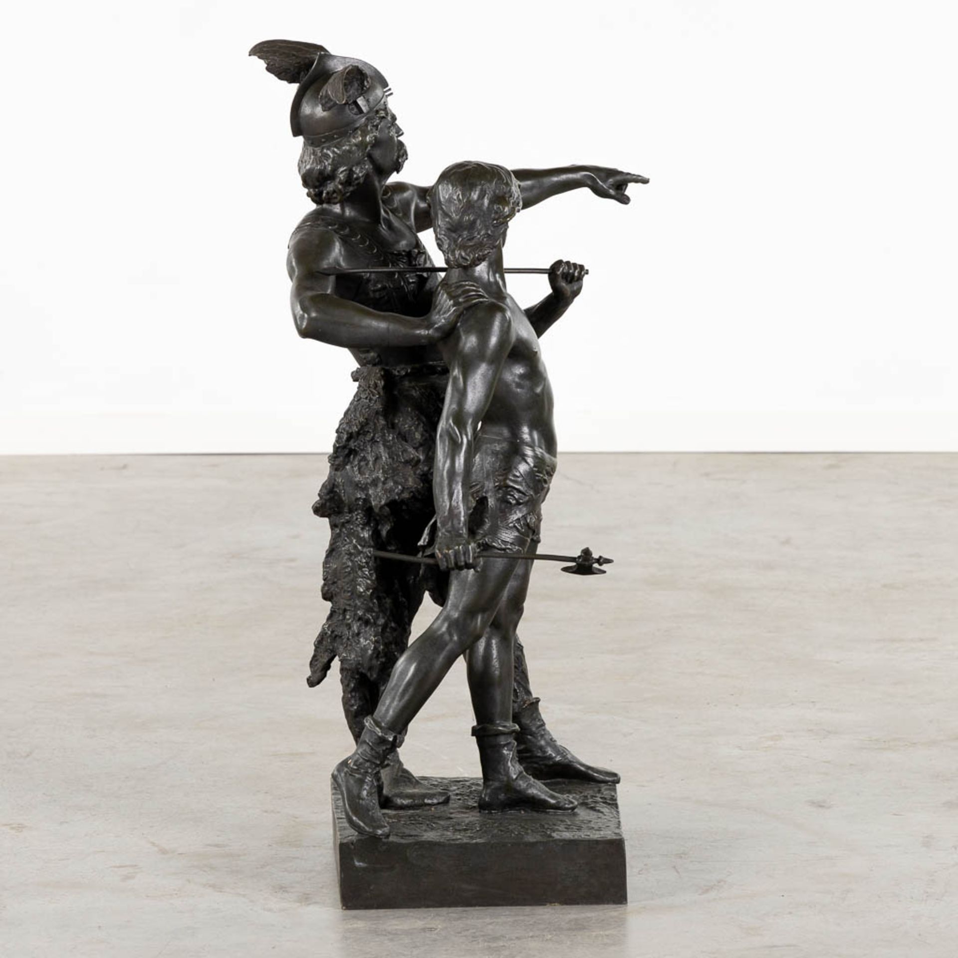 Émile LAPORTE (1858-1907) 'Vercingetorix and his son', patinated bronze. (L:43 x W:55 x H:86,5 cm) - Bild 6 aus 13