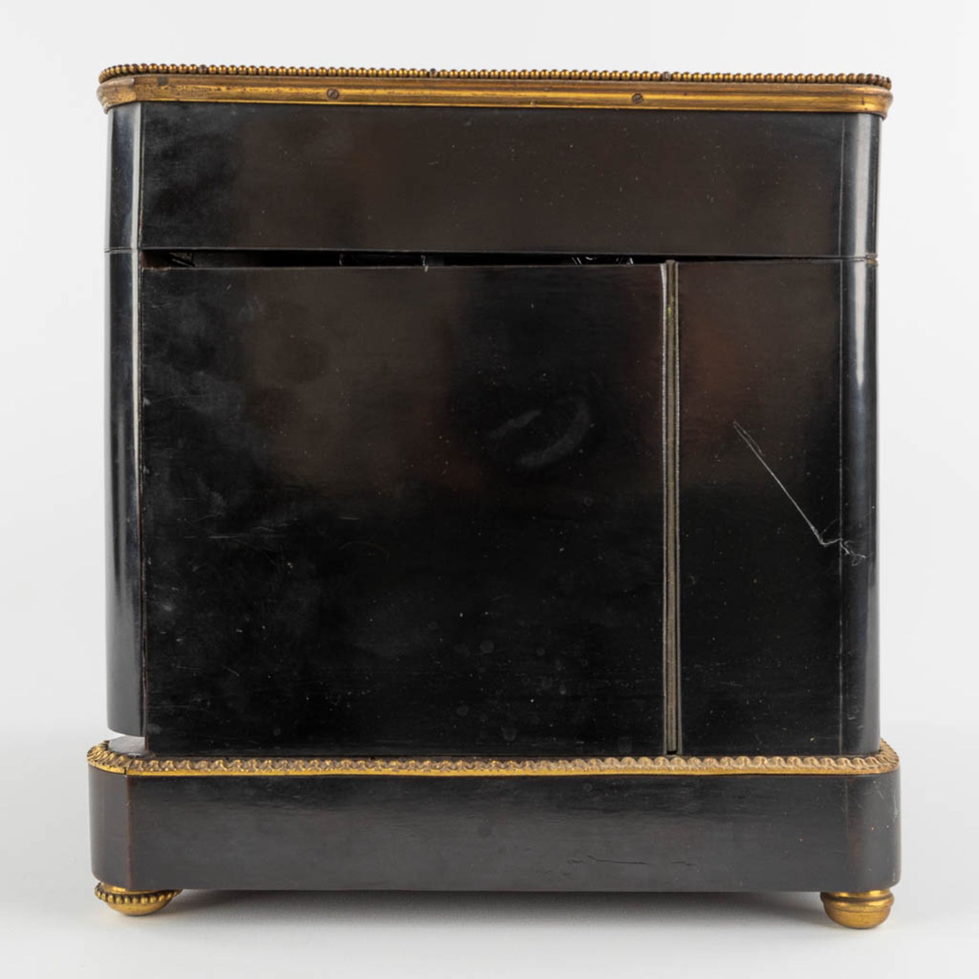 An antique Cave-à-liqueur, liquor box, ebonised wood inlaid with mother of pearl and copper. 19th C. - Image 7 of 16