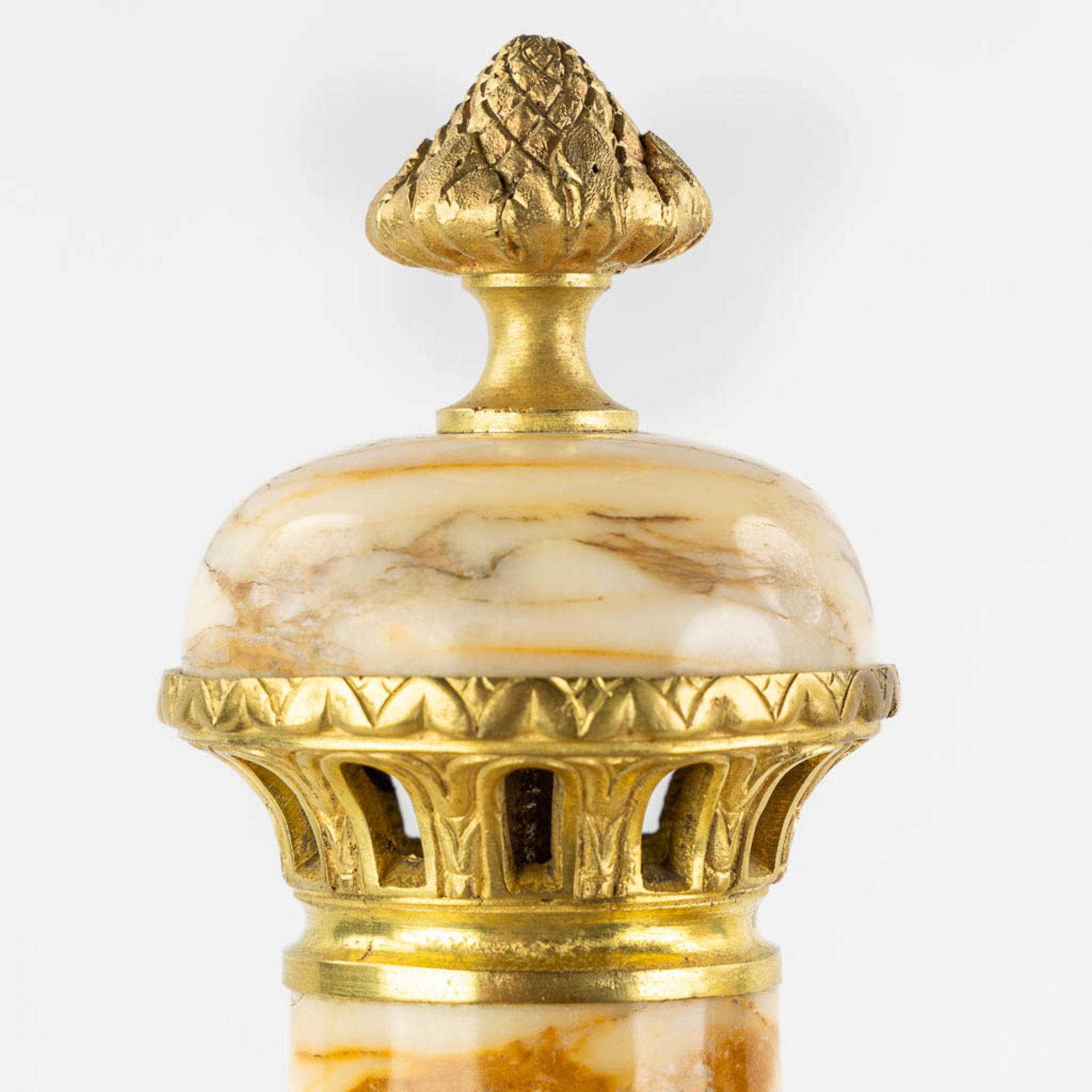A pair of marble cassolettes, decorated with gilt bronze ram's heads. 19th C. (L:21 x W:25 x H:54 cm - Image 7 of 14