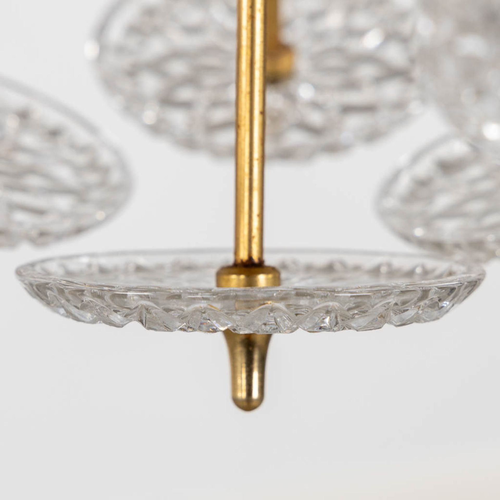 Val Saint Lambert, a mid-century 'Sputnik' ceiling lamp. Glass and gilt metal. (H:62 x D:47 cm) - Bild 8 aus 9