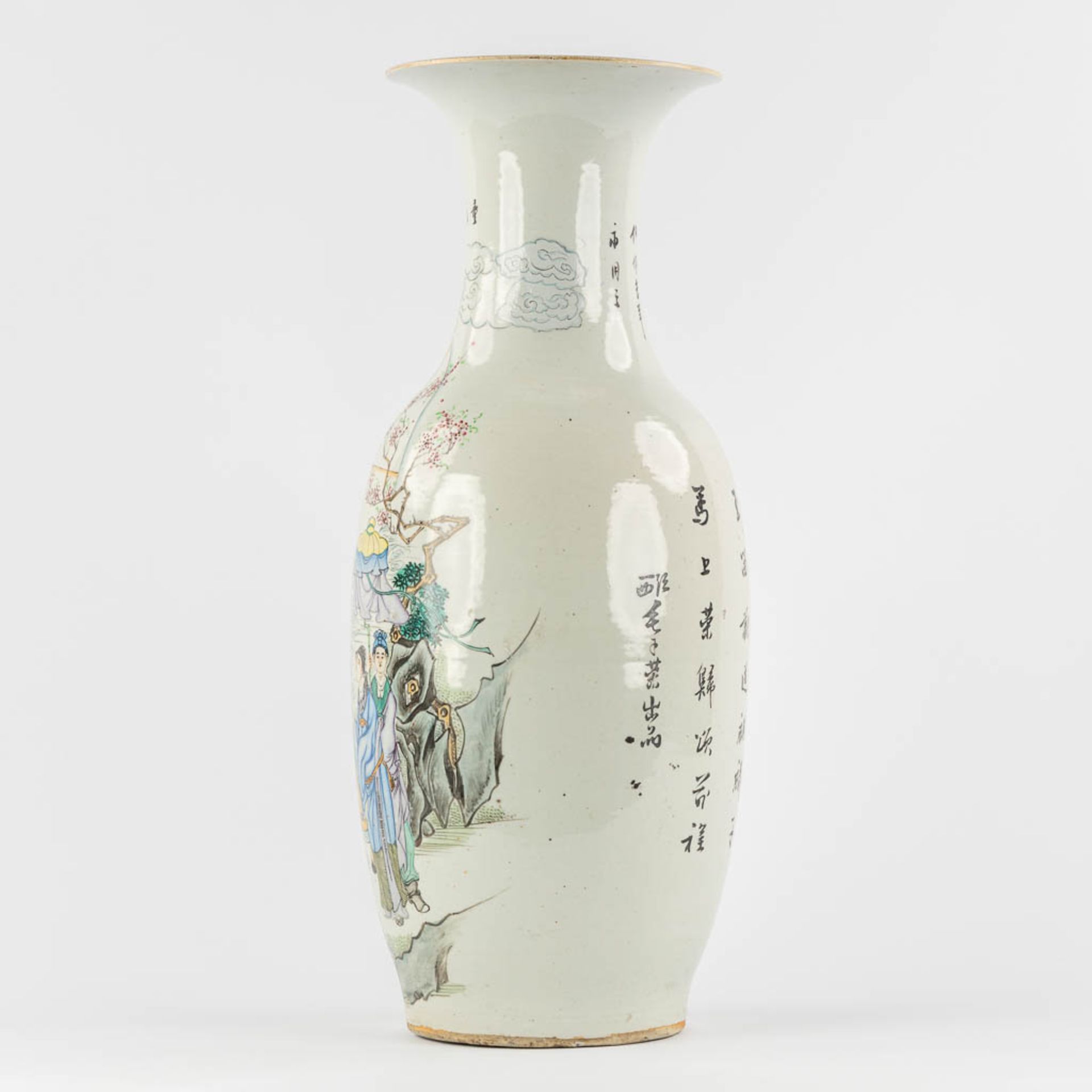 A Chinese vase decorated with ladies. 19th/20th C. (H:58 x D:24 cm) - Bild 4 aus 13